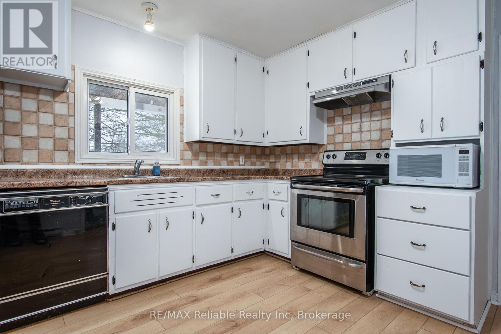 46 Victoria Boulevard, Huron East, Ontario  N0M 1L0 - Photo 17 - X12002196