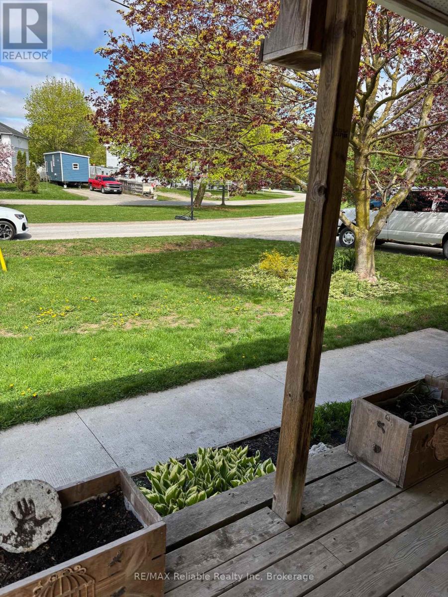 46 Victoria Boulevard, Huron East, Ontario  N0M 1L0 - Photo 5 - X12002196