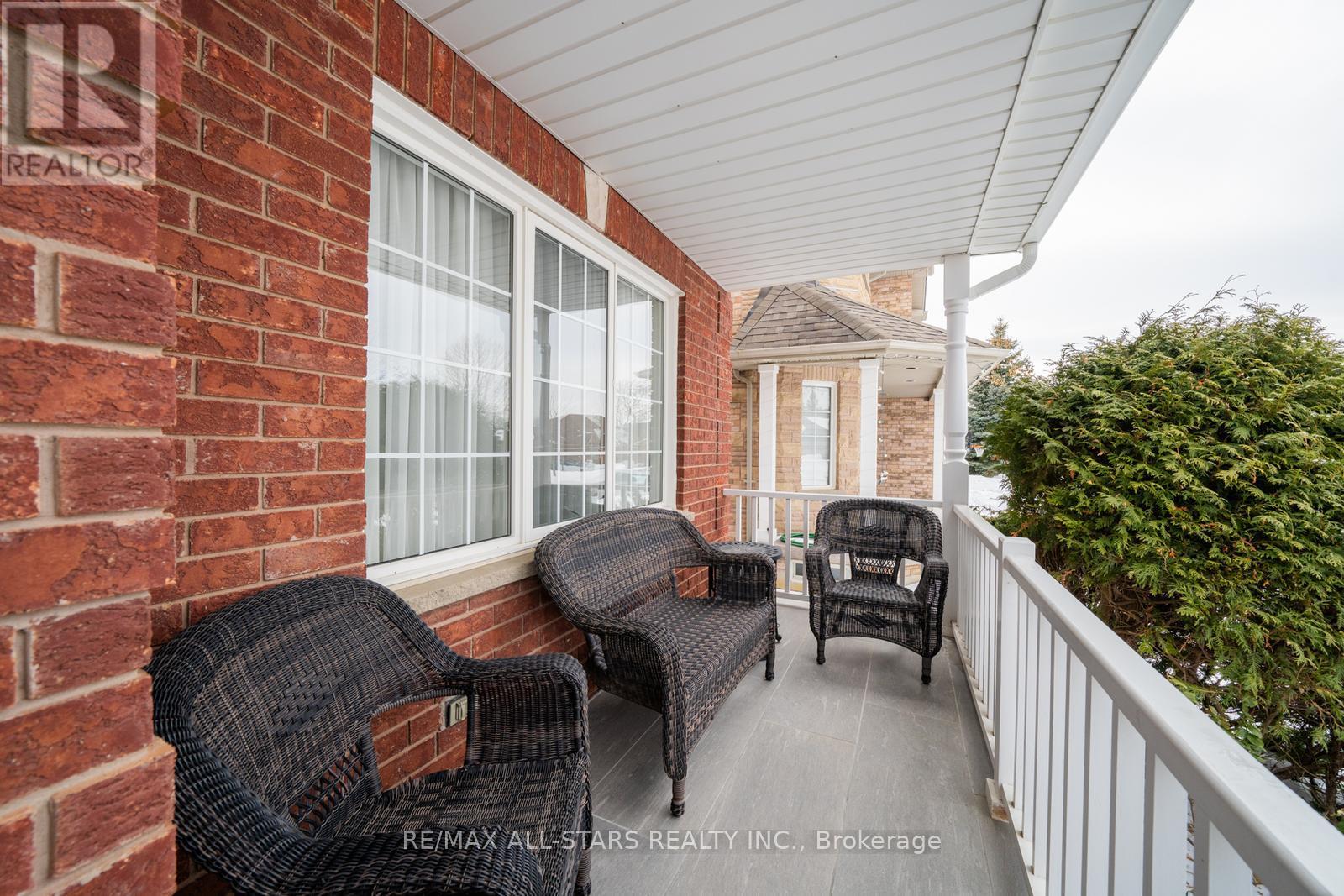 103 Wheeler Crescent, Whitchurch-Stouffville, Ontario  L4A 1L4 - Photo 4 - N12002212