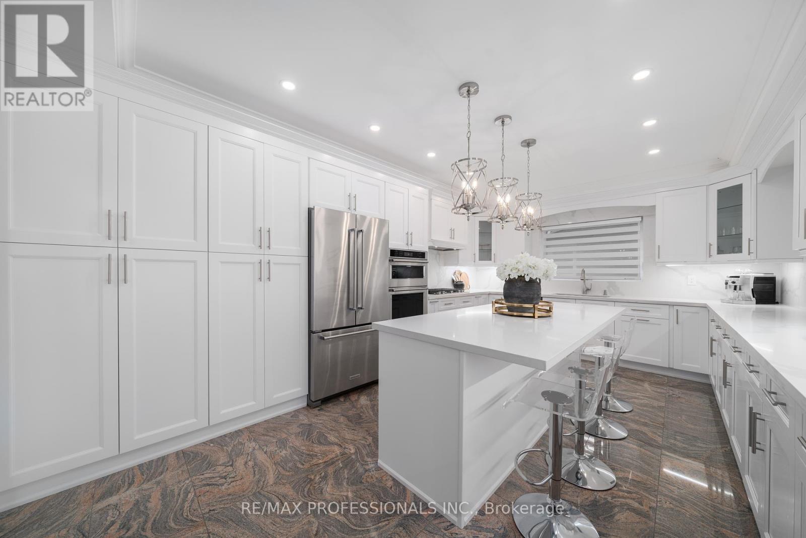 182 Gracefield Avenue, Toronto (Rustic), Ontario  M6L 1L8 - Photo 14 - W12002117