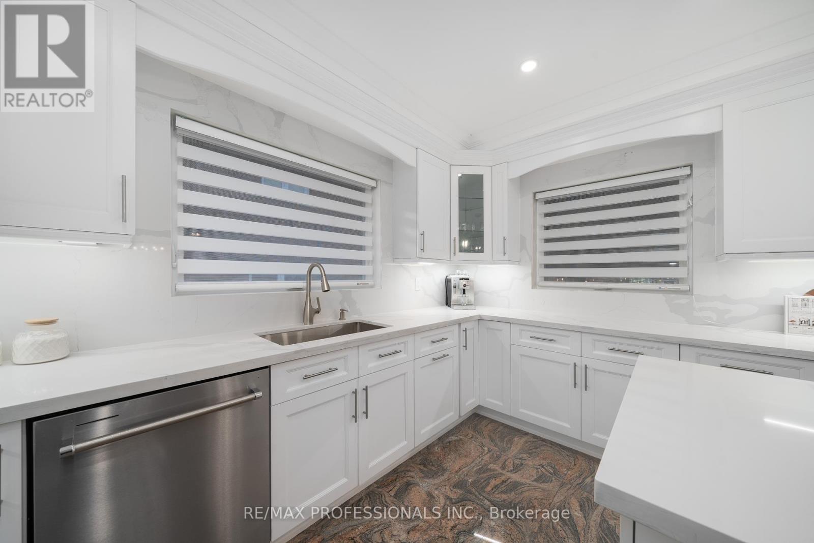 182 Gracefield Avenue, Toronto (Rustic), Ontario  M6L 1L8 - Photo 16 - W12002117