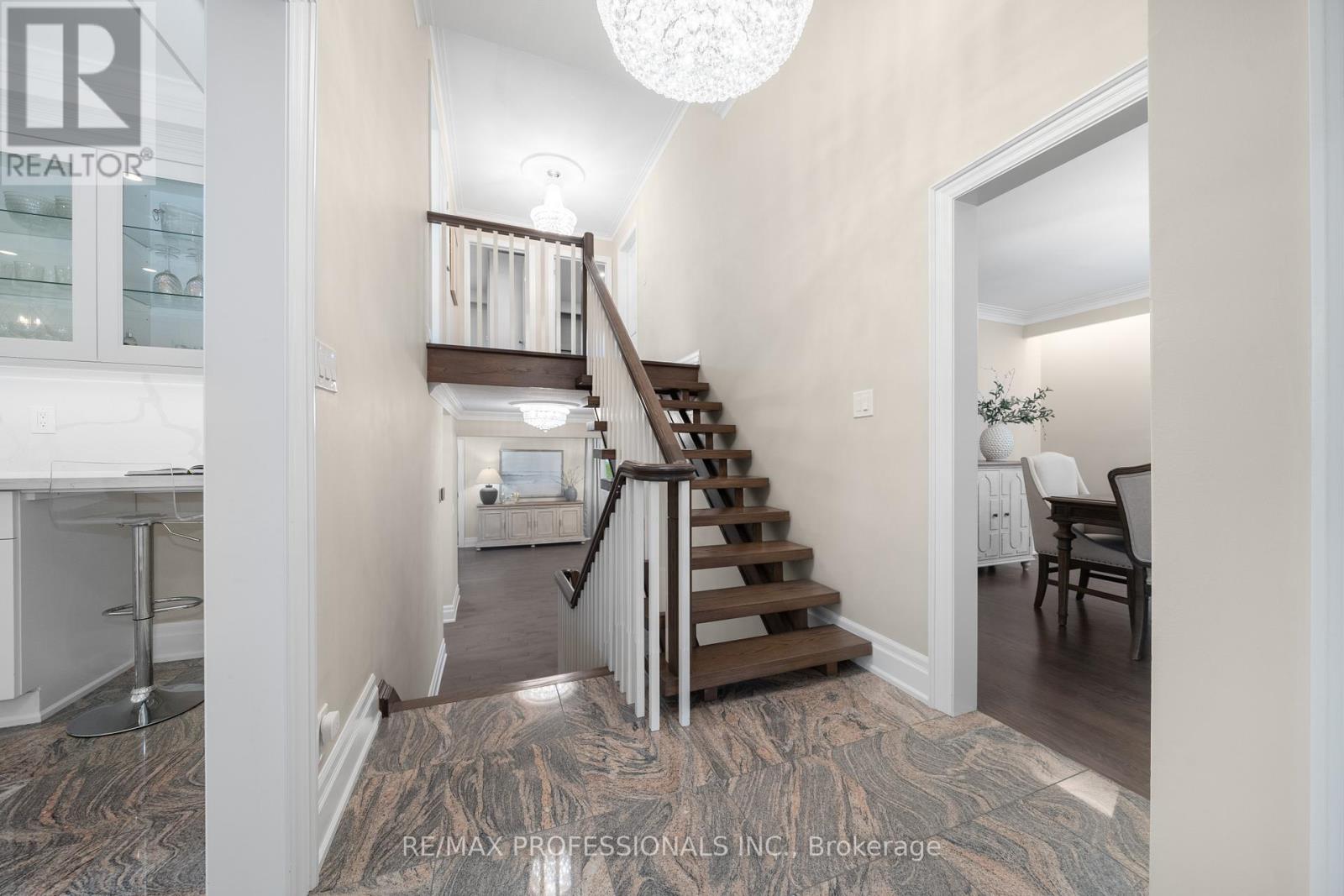 182 Gracefield Avenue, Toronto (Rustic), Ontario  M6L 1L8 - Photo 25 - W12002117