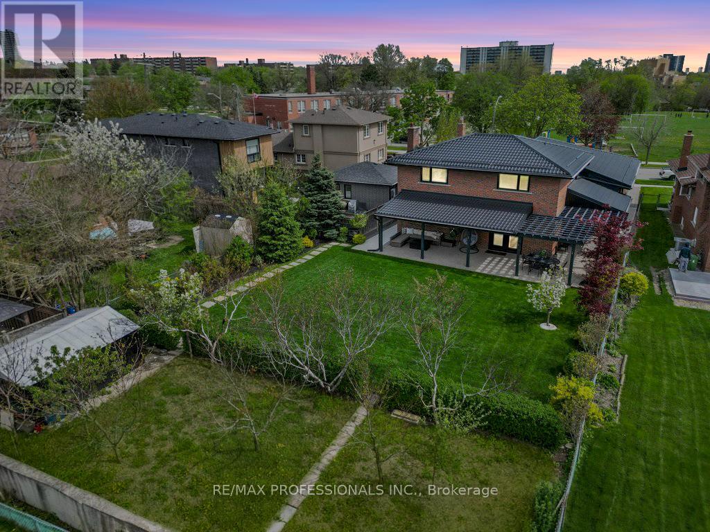 Property at 182 GRACEFIELD AVENUE image 4
