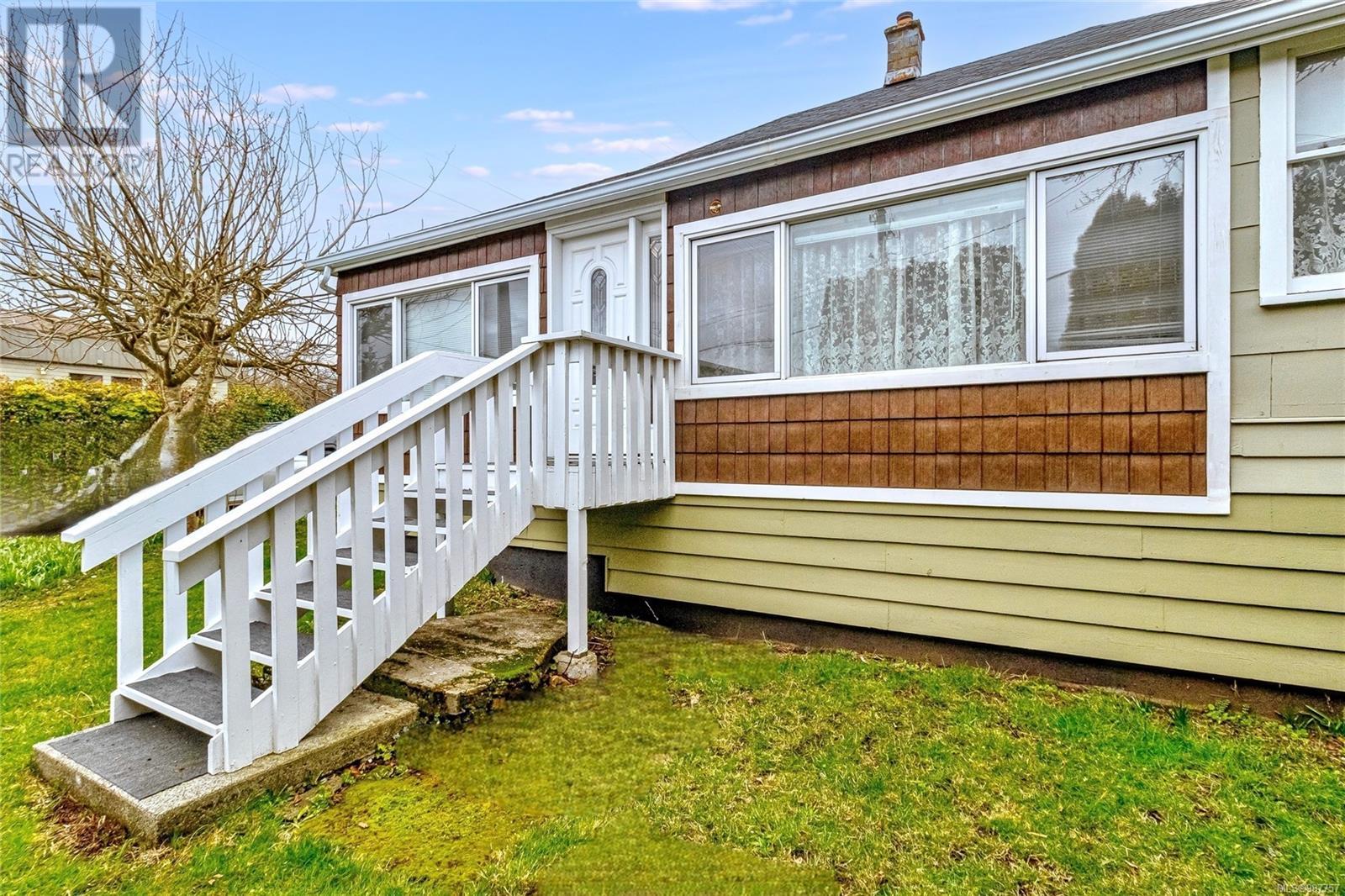 Property at 9900 Esplanade St image 3