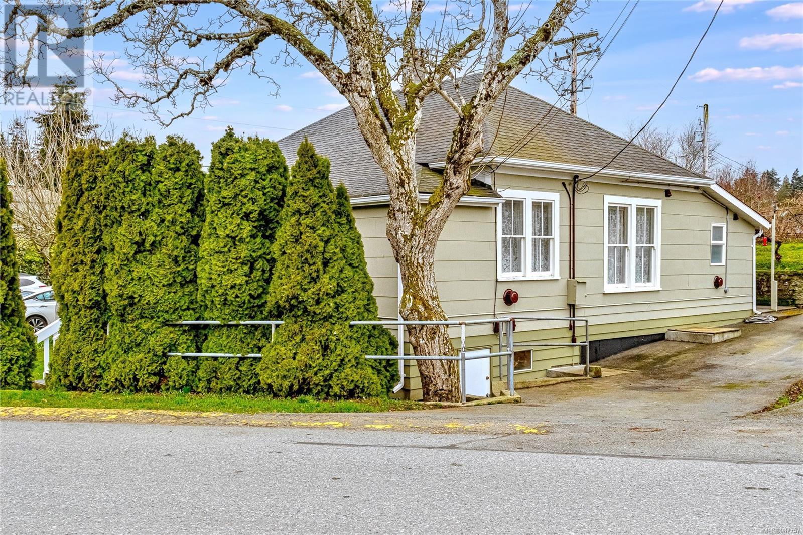 Property at 9900 Esplanade St image 2
