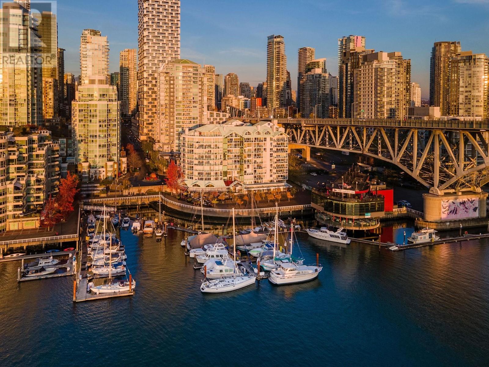 305 1600 HOWE STREET, vancouver, British Columbia