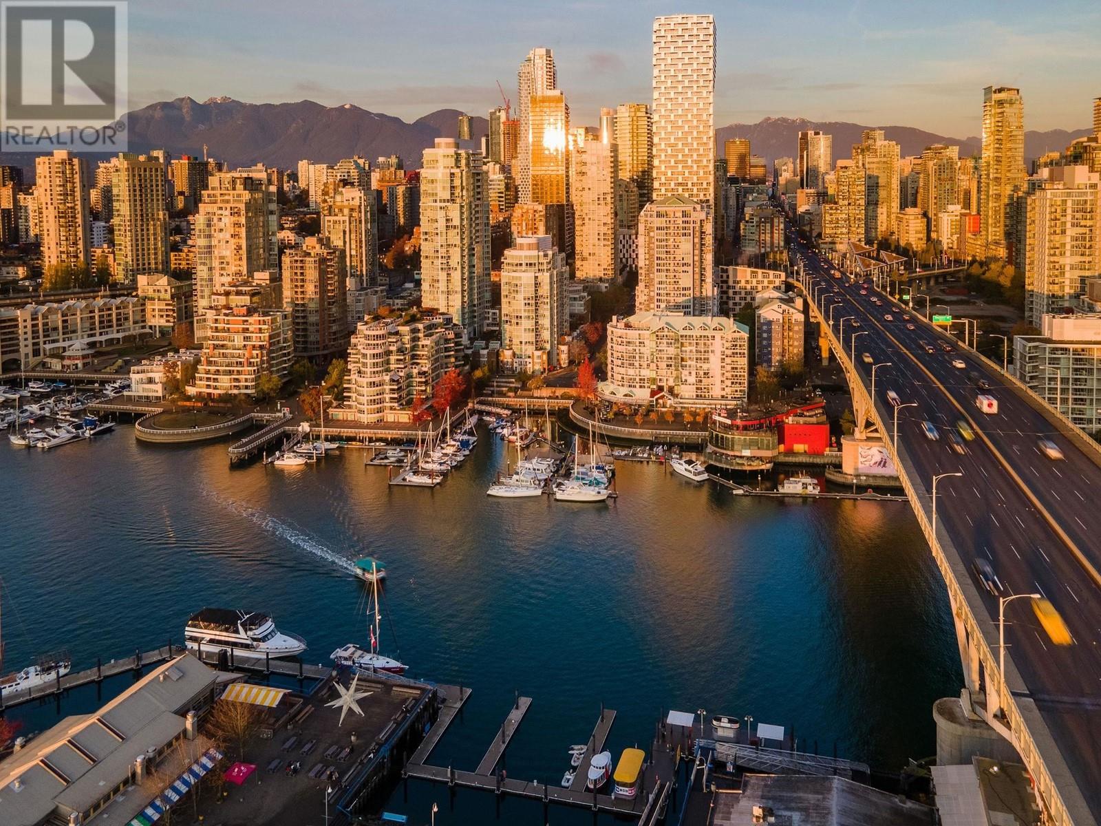 305 1600 Howe Street, Vancouver, British Columbia  V6Z 2L9 - Photo 4 - R2973866