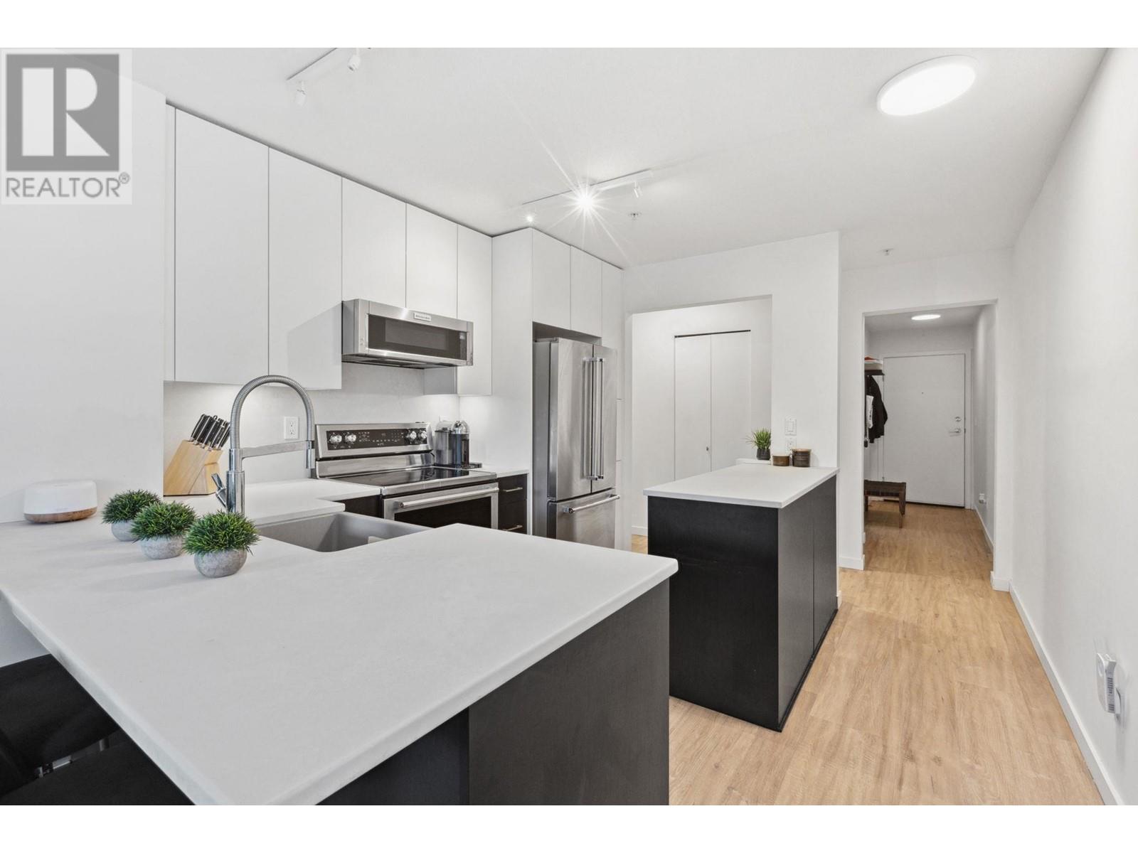 300 137 E 1ST STREET, north vancouver, British Columbia