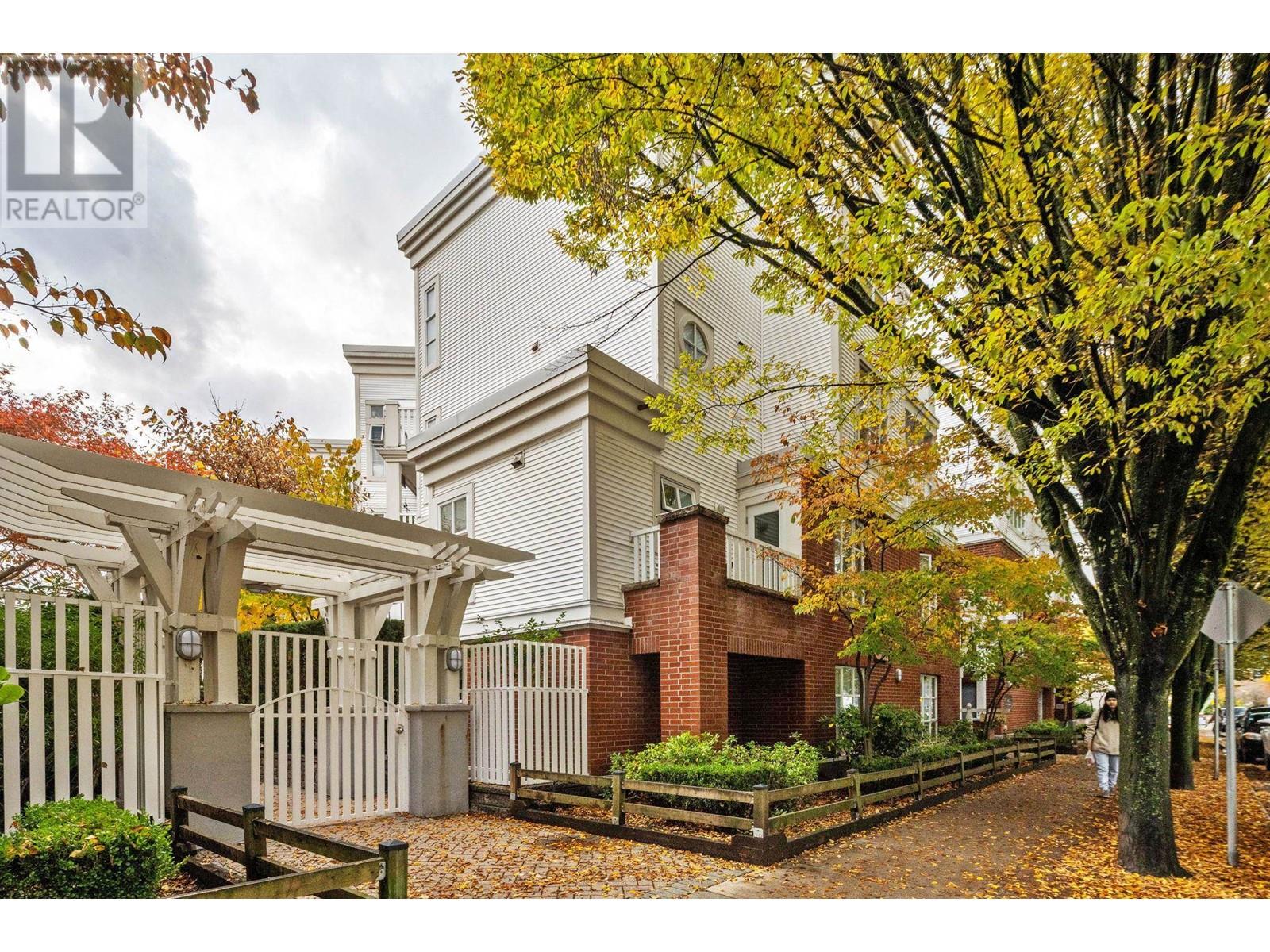 300 137 E 1st Street, North Vancouver, British Columbia  V7L 1B2 - Photo 25 - R2973881