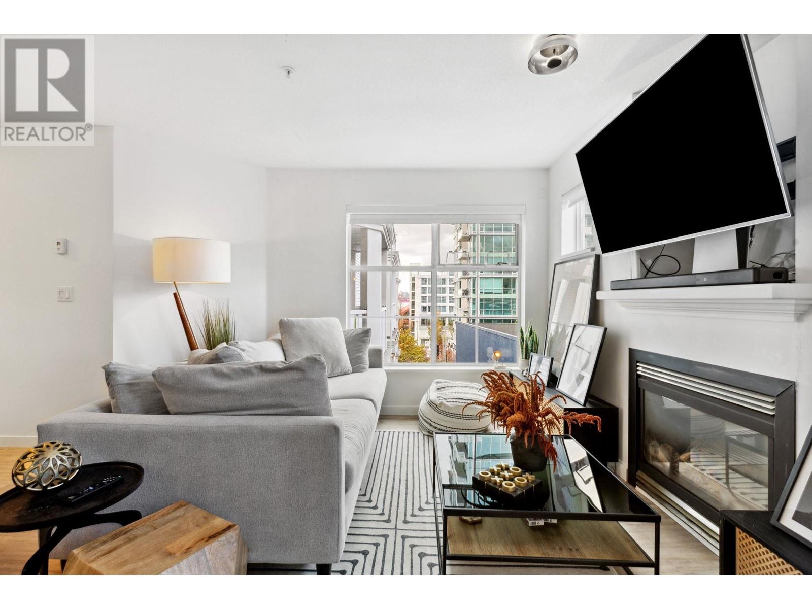 300 137 E 1st Street, North Vancouver, British Columbia  V7L 1B2 - Photo 3 - R2973881