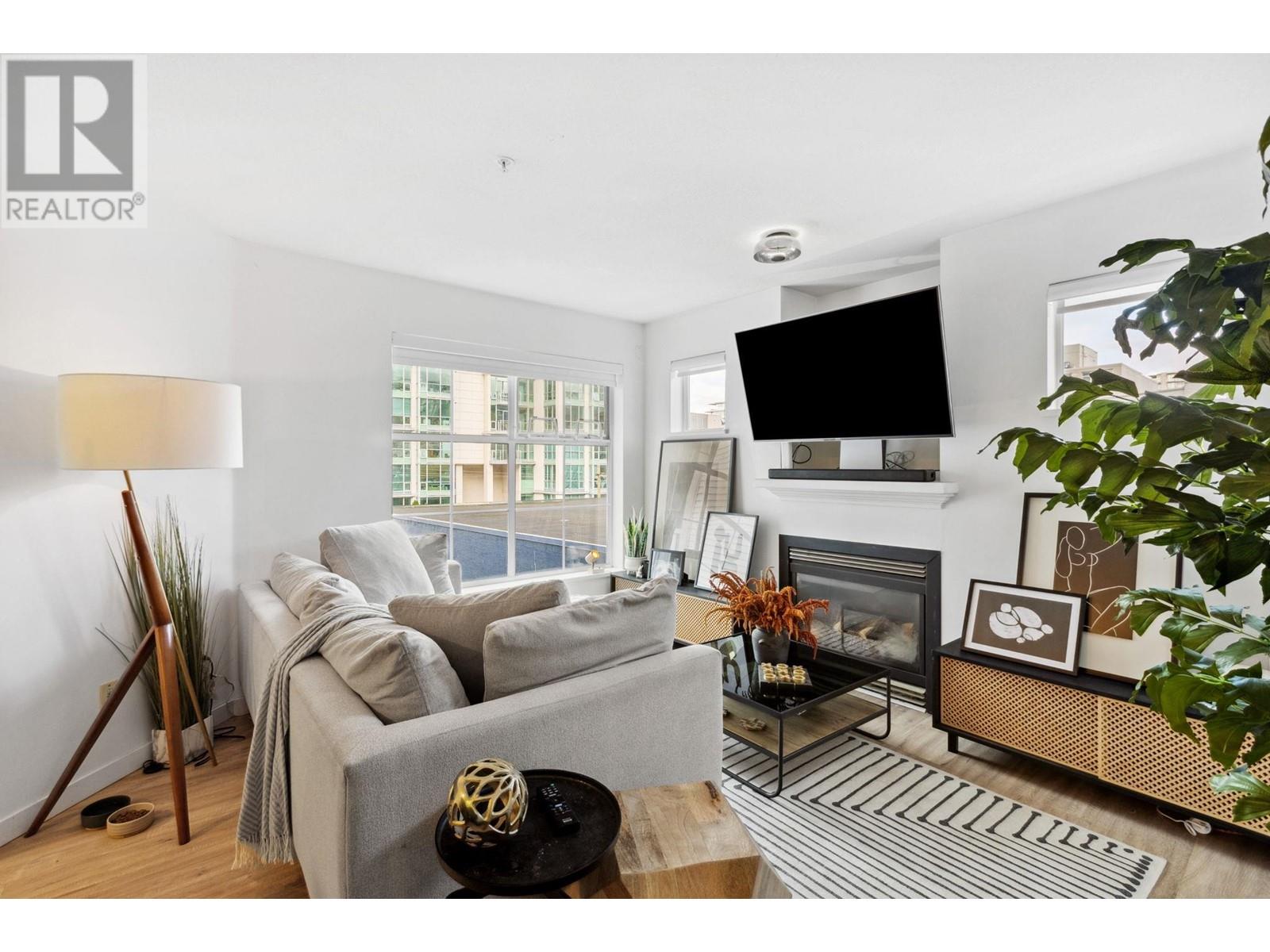300 137 E 1st Street, North Vancouver, British Columbia  V7L 1B2 - Photo 5 - R2973881