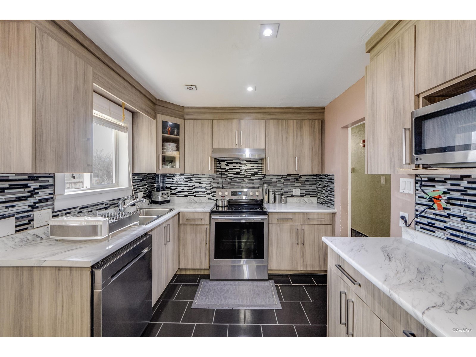 13553 84 Avenue, Surrey, British Columbia  V3W 3H3 - Photo 5 - R2973522