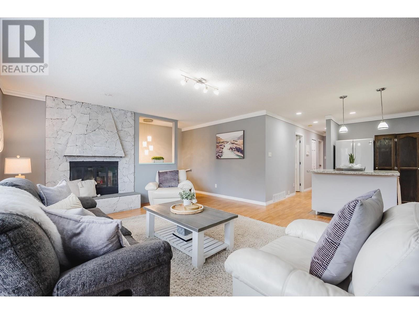 20492 Thorne Avenue, Maple Ridge, British Columbia  V2X 8T8 - Photo 8 - R2973834