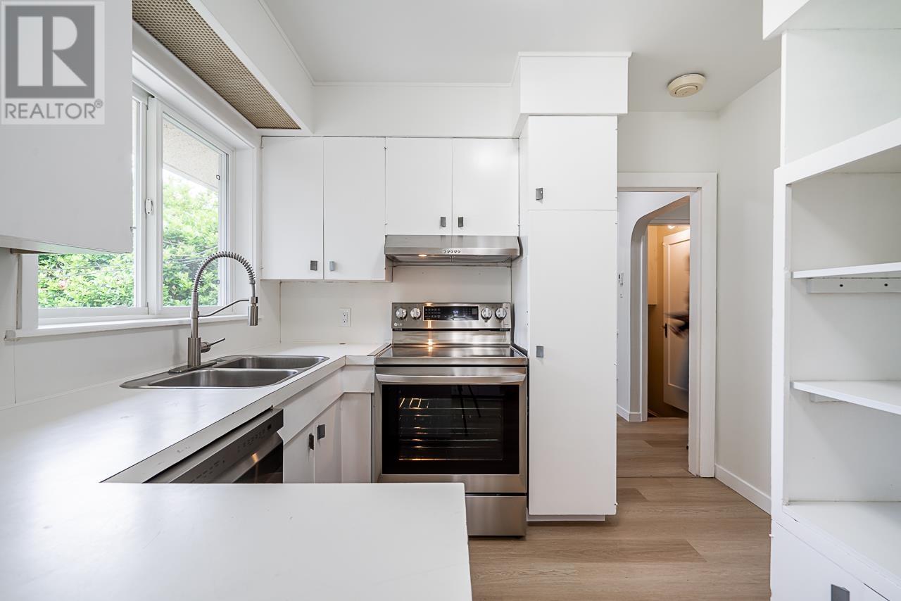 Listing Picture 11 of 29 : 6689 GRANVILLE STREET, Vancouver / 溫哥華 - 魯藝地產 Yvonne Lu Group - MLS Medallion Club Member