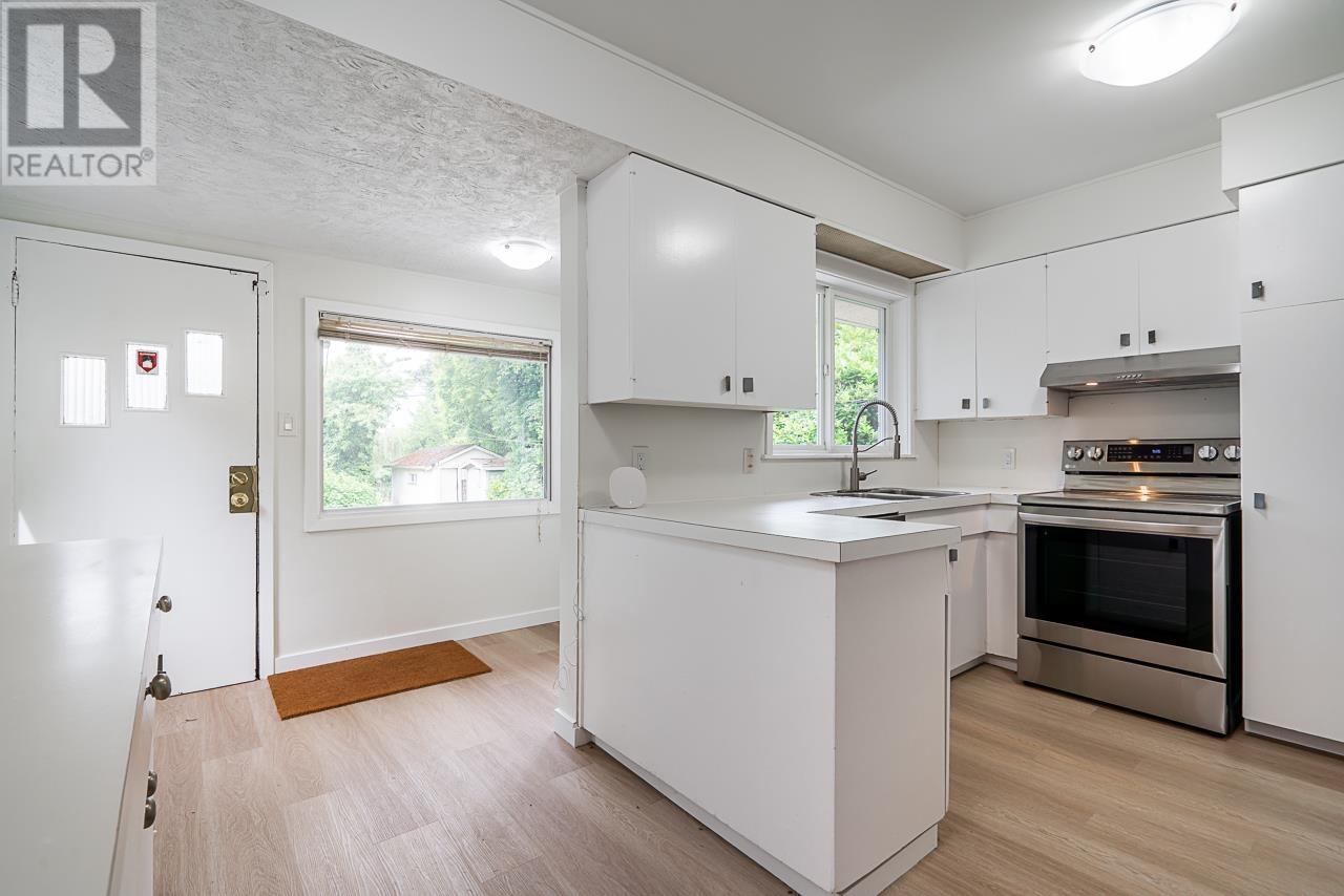 Listing Picture 12 of 29 : 6689 GRANVILLE STREET, Vancouver / 溫哥華 - 魯藝地產 Yvonne Lu Group - MLS Medallion Club Member