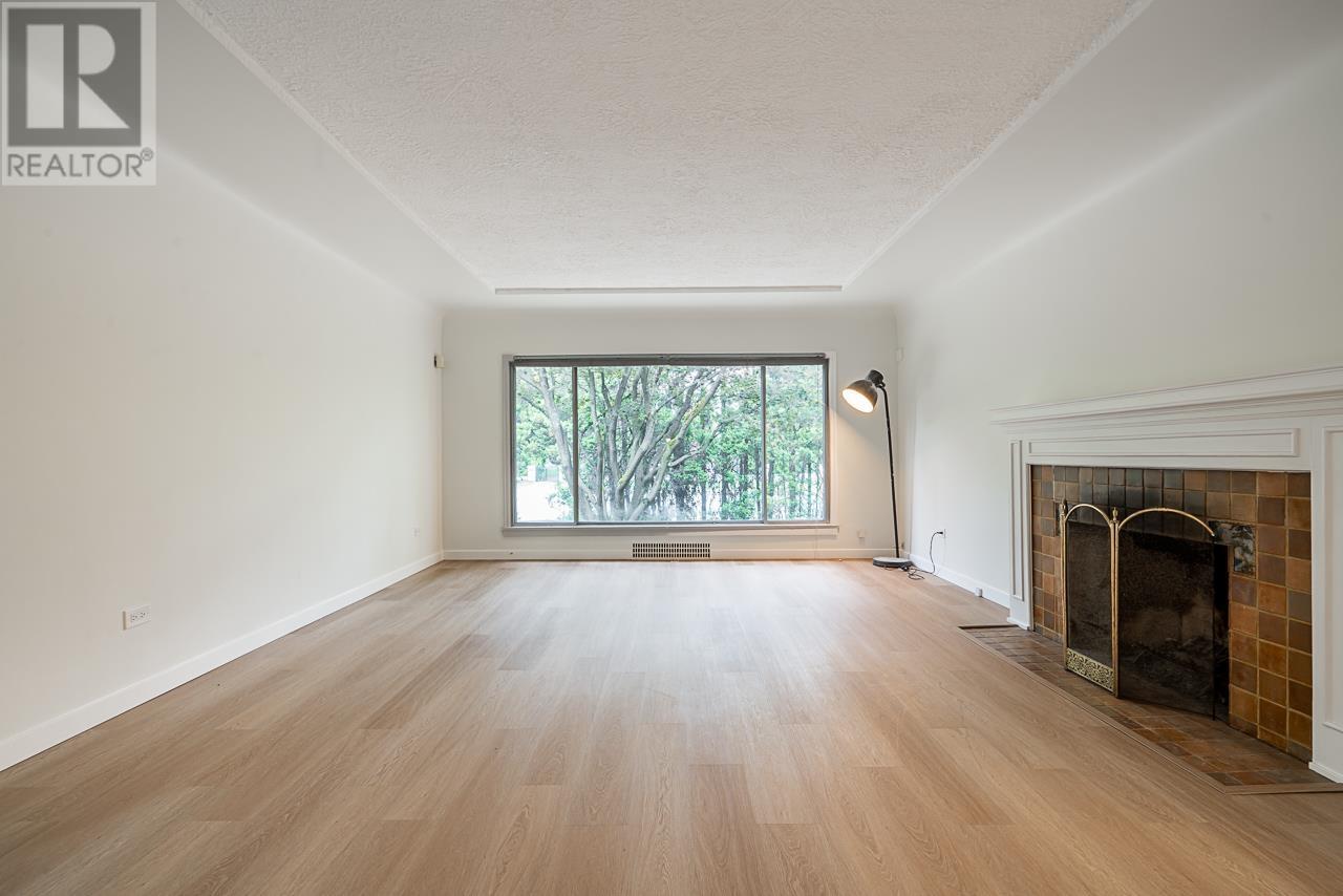 Listing Picture 5 of 29 : 6689 GRANVILLE STREET, Vancouver / 溫哥華 - 魯藝地產 Yvonne Lu Group - MLS Medallion Club Member