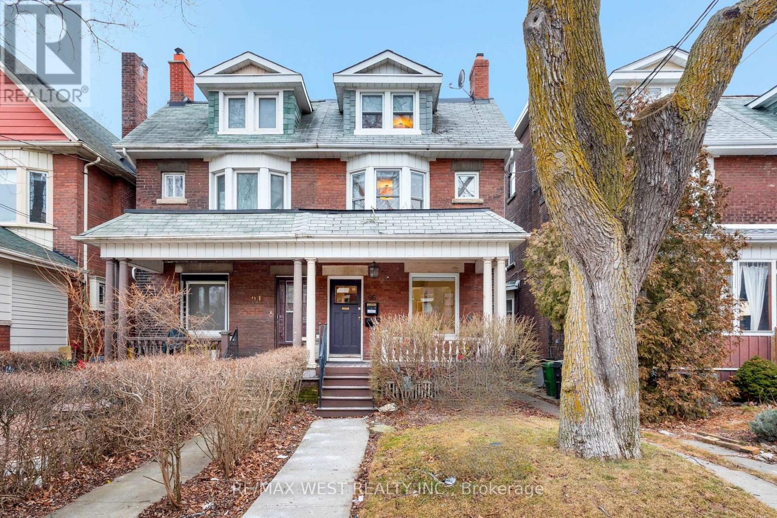 96 RONCESVALLES AVENUE, Toronto, Ontario