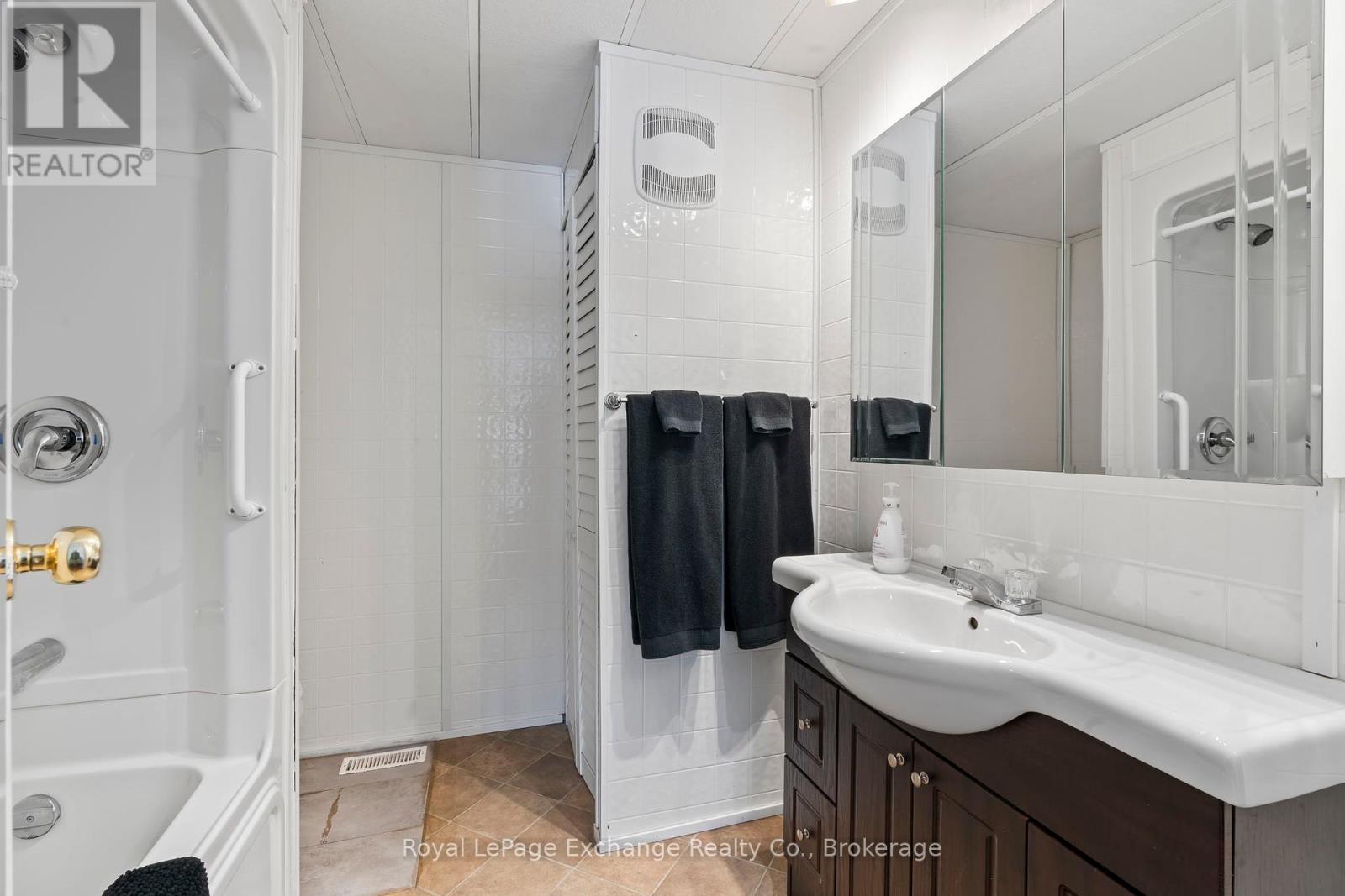 184 Scotts Point Road, Kincardine, Ontario  N0G 2T0 - Photo 12 - X12002273