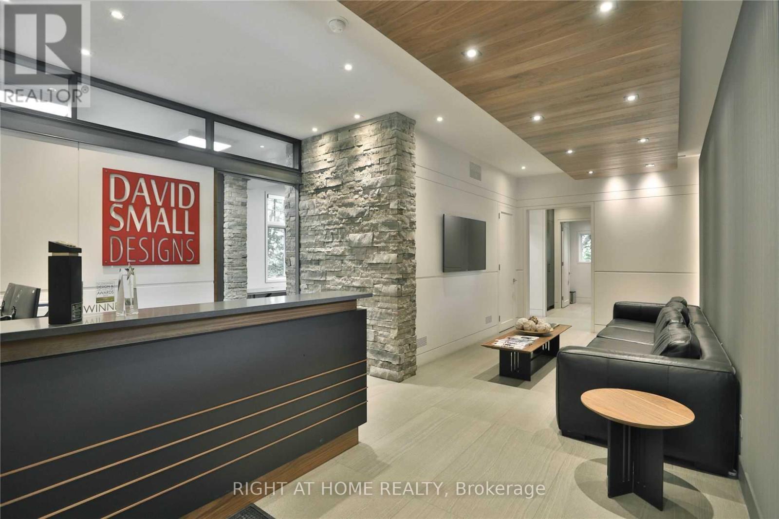 Main Floor 100 - 1440 Hurontario Street, Mississauga, Ontario  L5G 3H4 - Photo 3 - W12002347