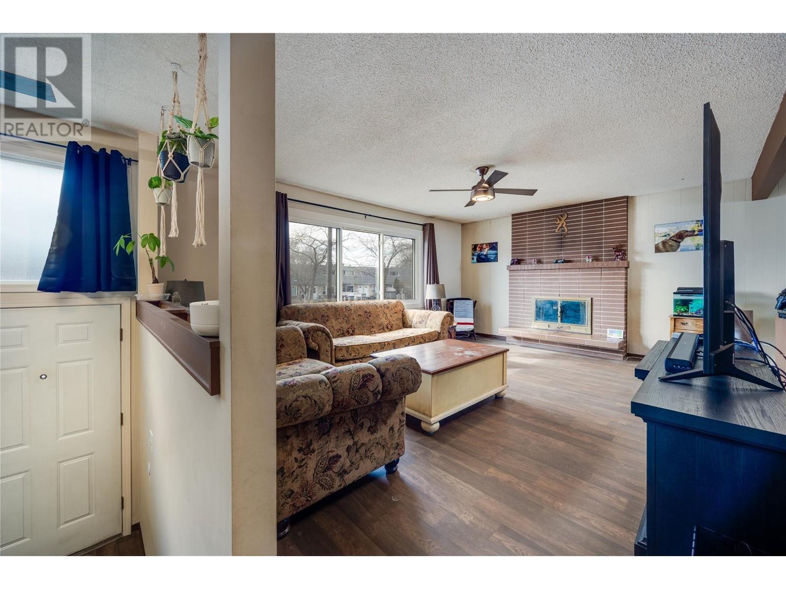 Property at 710 Hollydell Road image 4