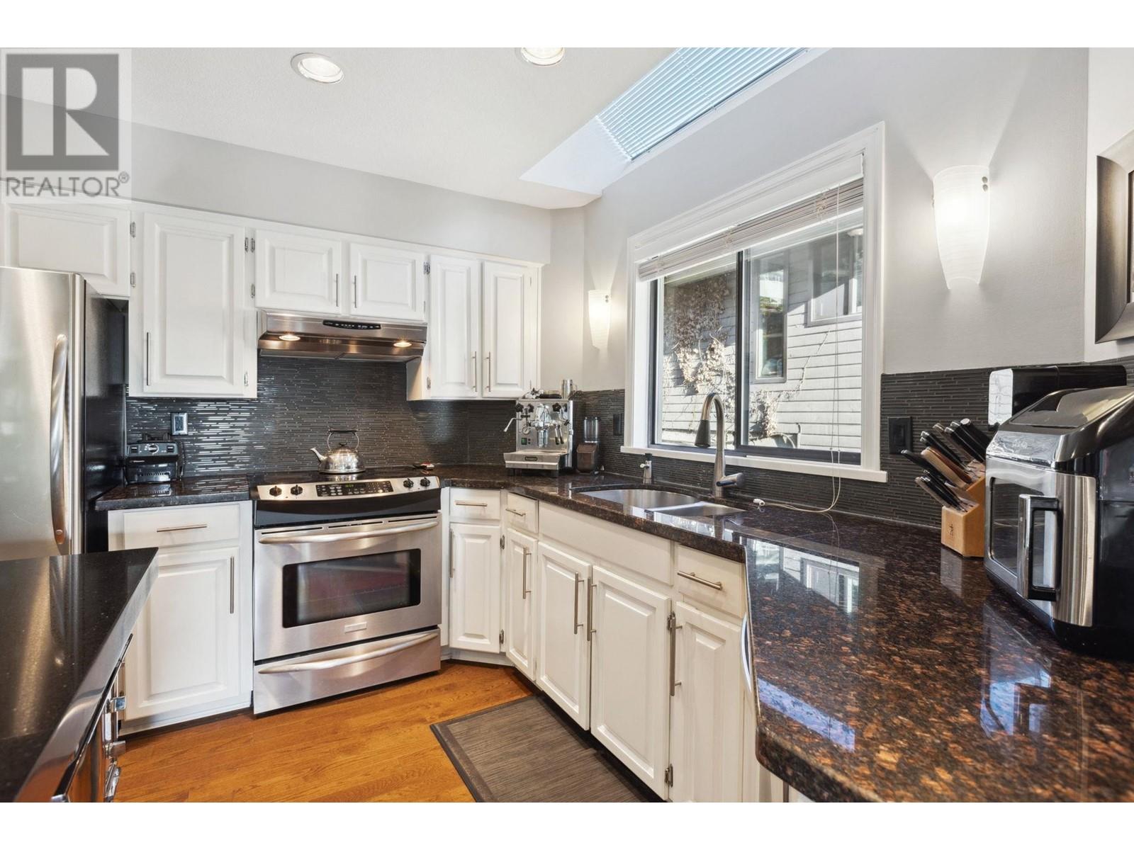 4221 St. Pauls Avenue, North Vancouver, British Columbia  V7N 1T4 - Photo 3 - R2972329