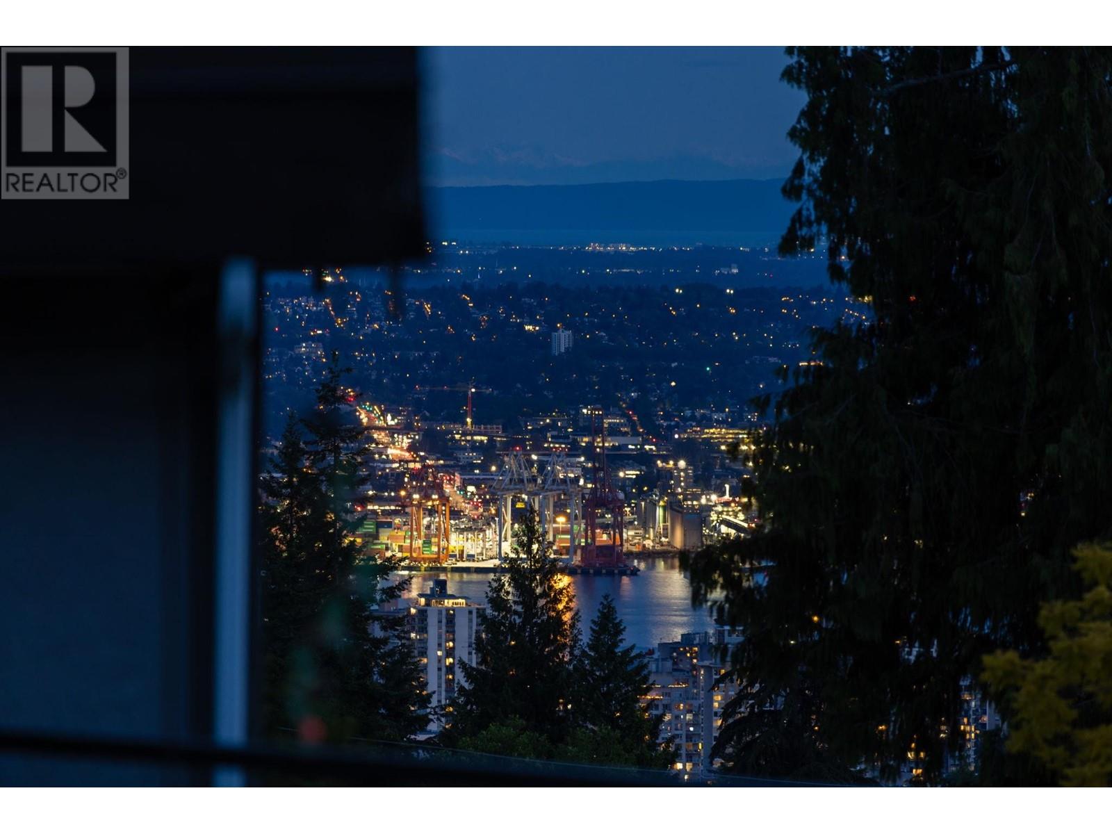4221 St. Pauls Avenue, North Vancouver, British Columbia  V7N 1T4 - Photo 2 - R2972329
