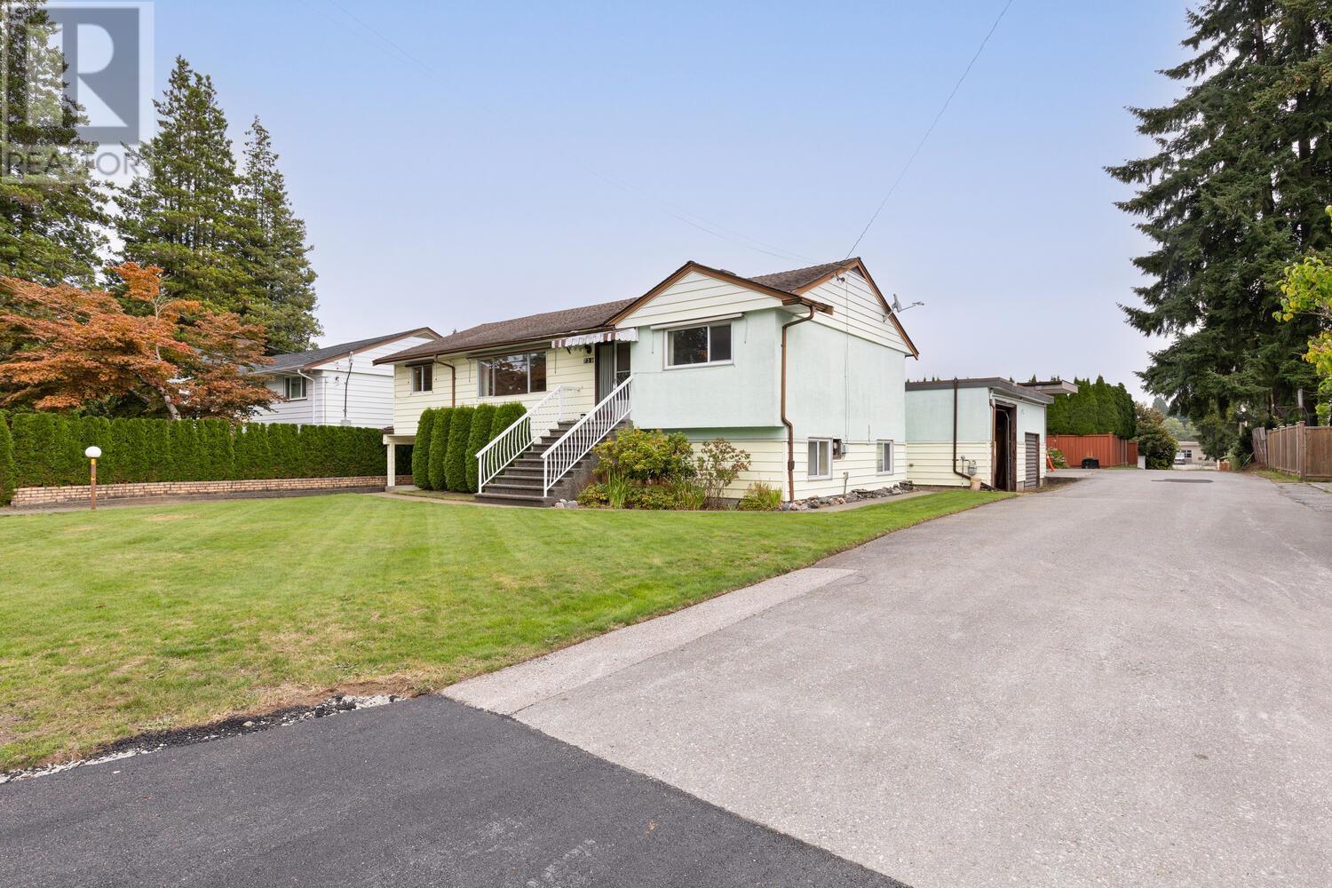 739 SCHOOLHOUSE STREET, coquitlam, British Columbia