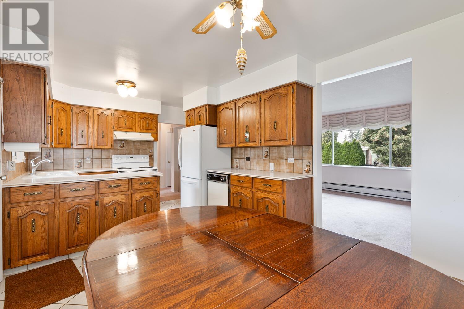 739 Schoolhouse Street, Coquitlam, British Columbia  V3J 5S1 - Photo 10 - R2973892