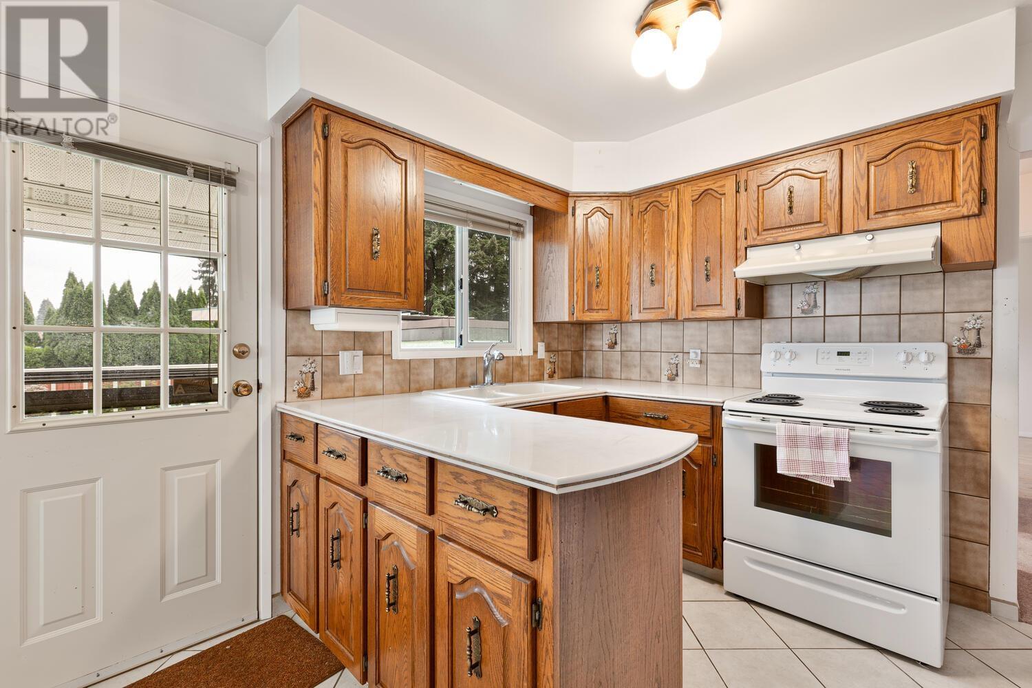 739 Schoolhouse Street, Coquitlam, British Columbia  V3J 5S1 - Photo 11 - R2973892