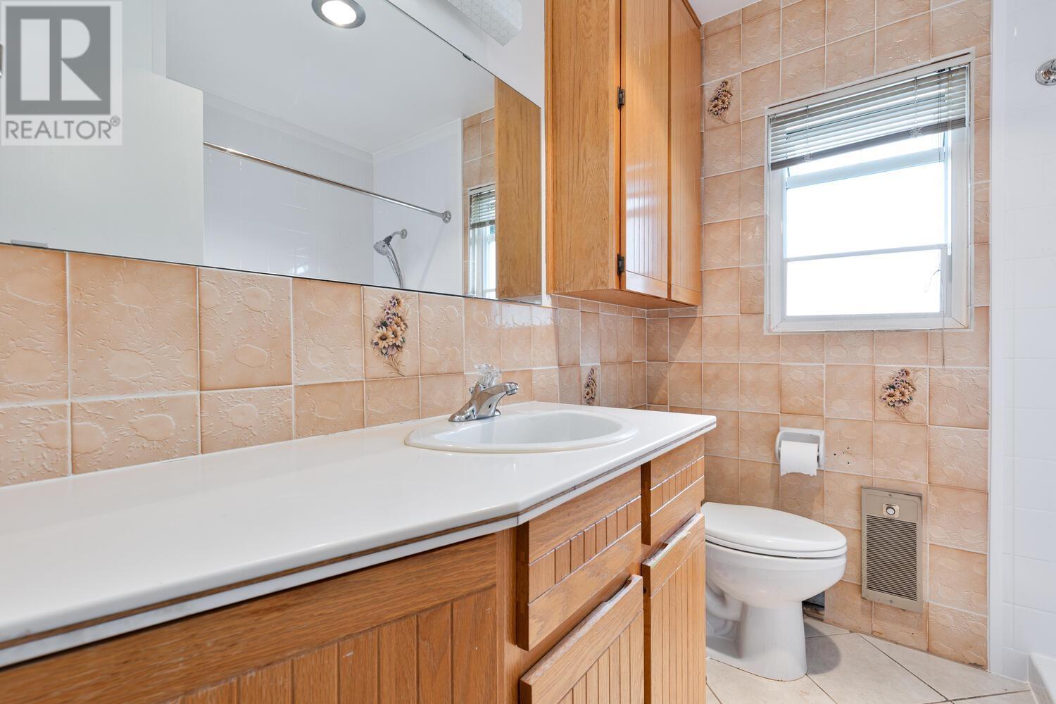 739 Schoolhouse Street, Coquitlam, British Columbia  V3J 5S1 - Photo 13 - R2973892