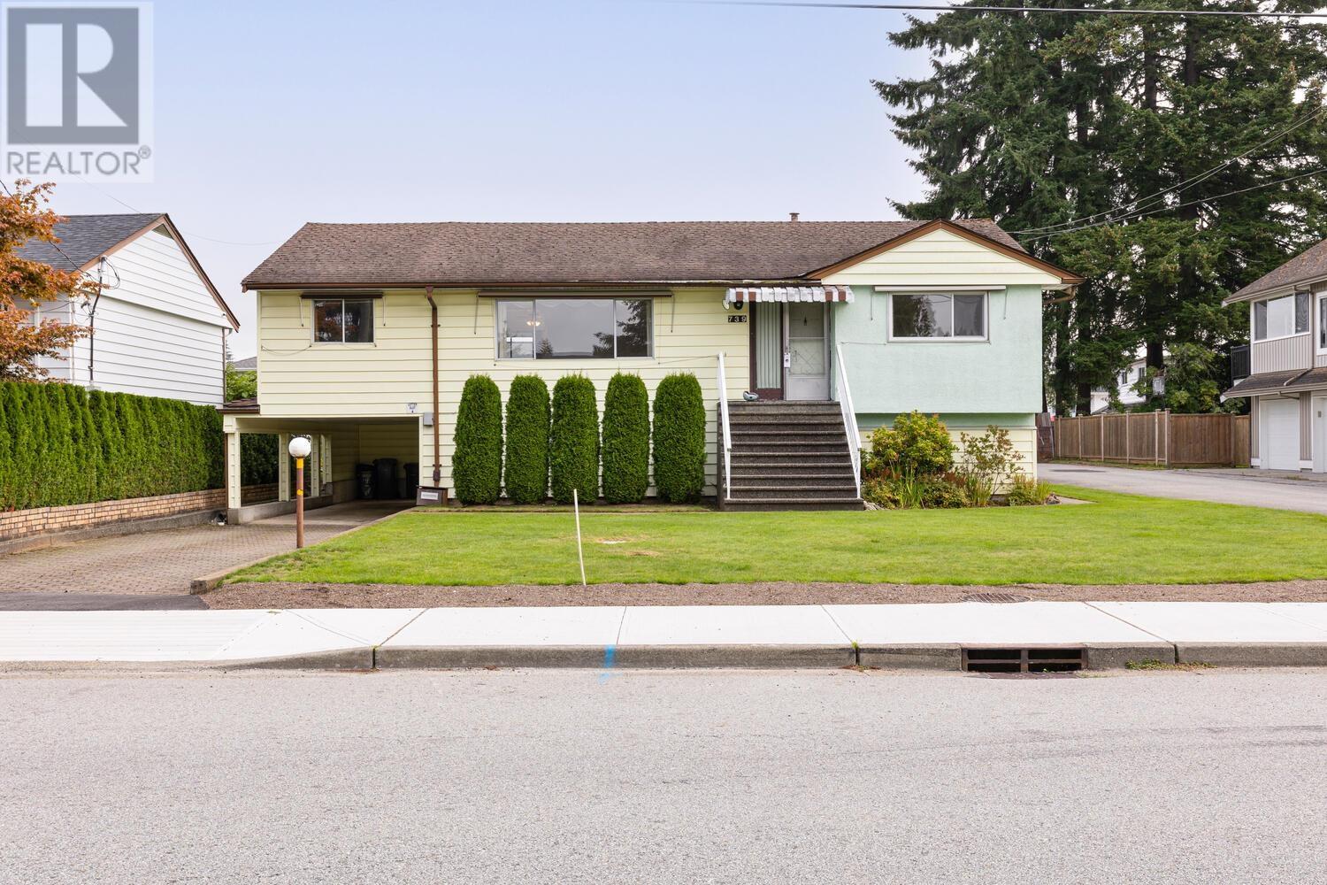739 Schoolhouse Street, Coquitlam, British Columbia  V3J 5S1 - Photo 2 - R2973892