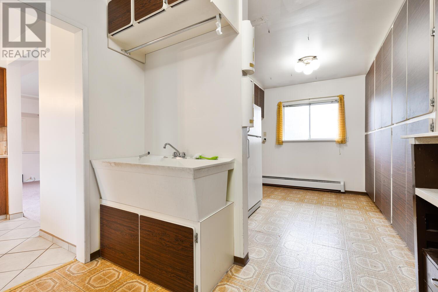 739 Schoolhouse Street, Coquitlam, British Columbia  V3J 5S1 - Photo 7 - R2973892