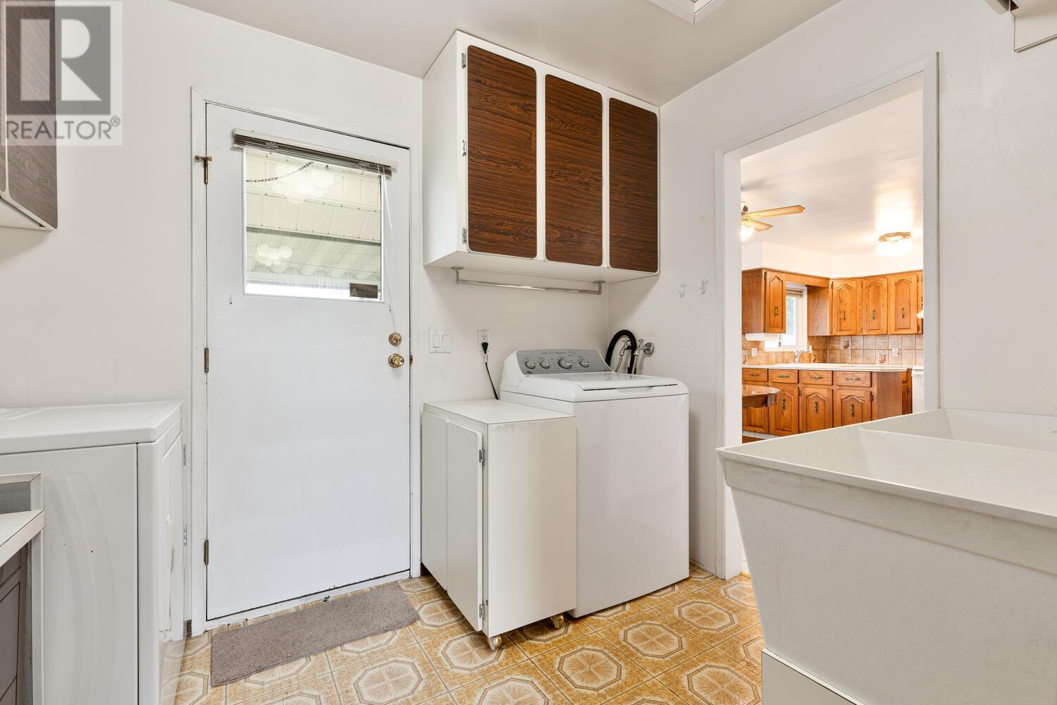 739 Schoolhouse Street, Coquitlam, British Columbia  V3J 5S1 - Photo 8 - R2973892