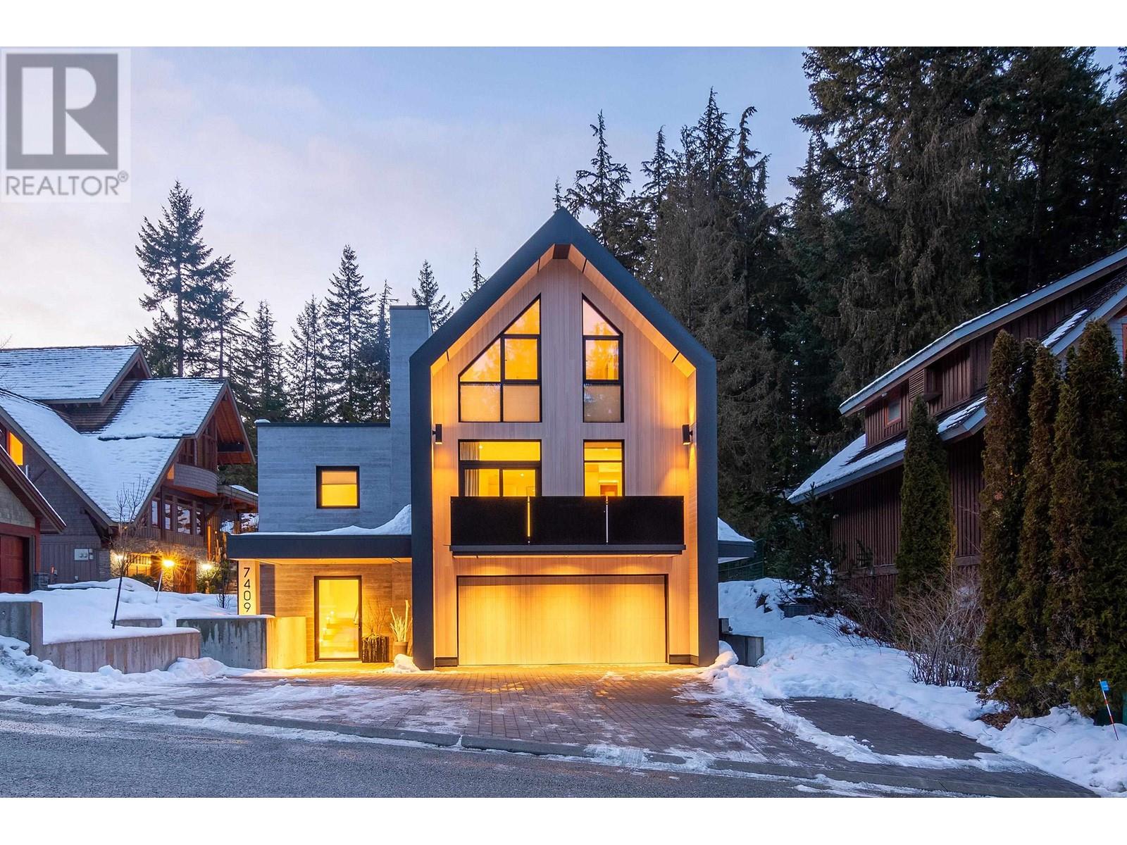 7409 Treetop Lane, Whistler, British Columbia  V8E 0E9 - Photo 1 - R2973959