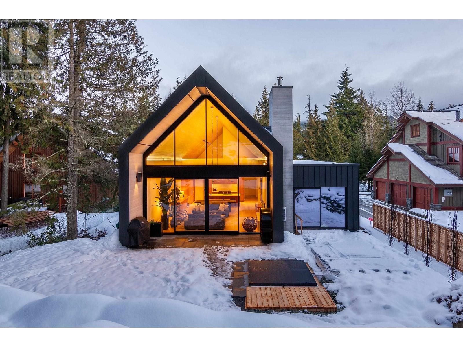 7409 Treetop Lane, Whistler, British Columbia  V8E 0E9 - Photo 2 - R2973959