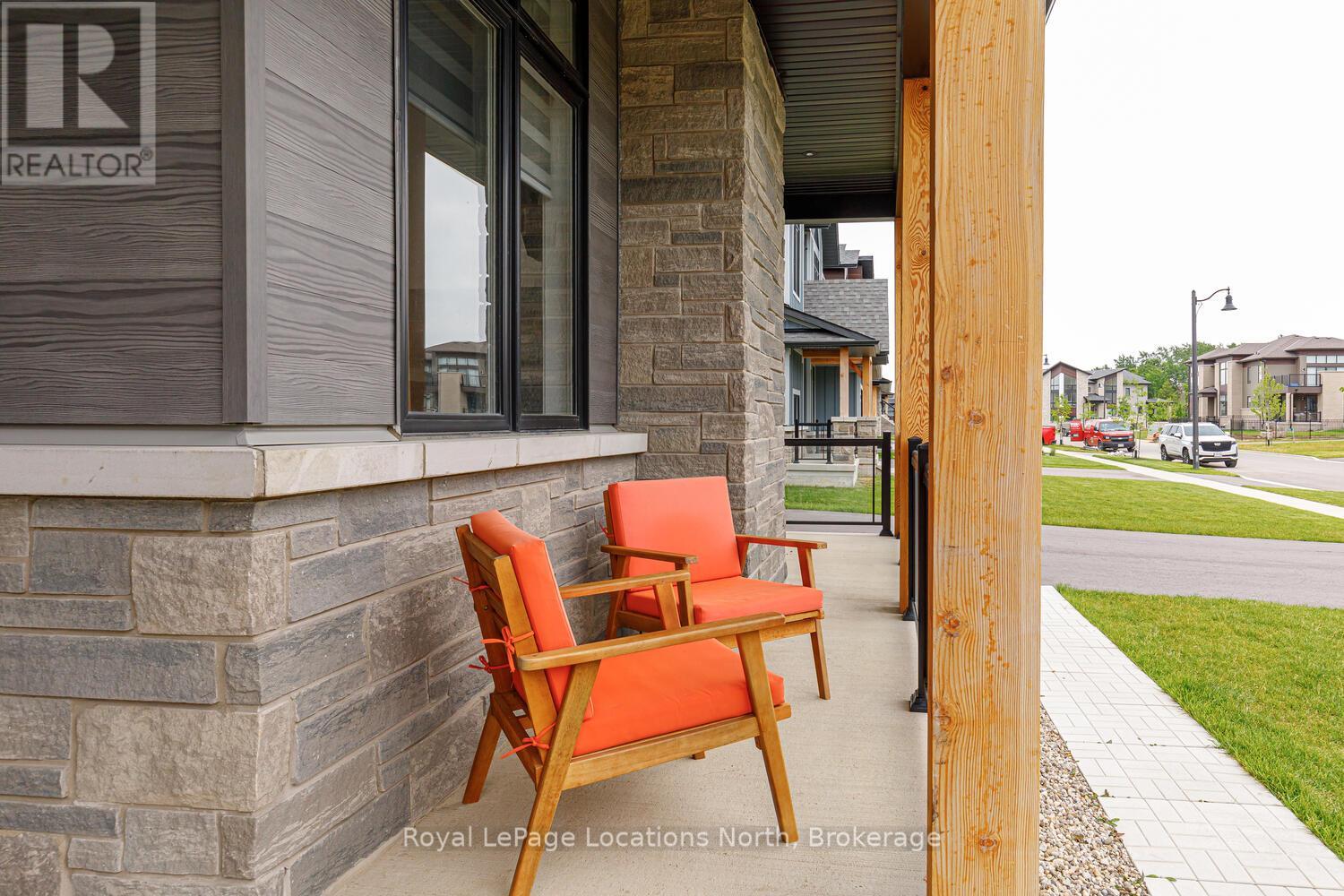 106 Stoneleigh Drive, Blue Mountains, Ontario  L9Y 5J6 - Photo 3 - X12002454