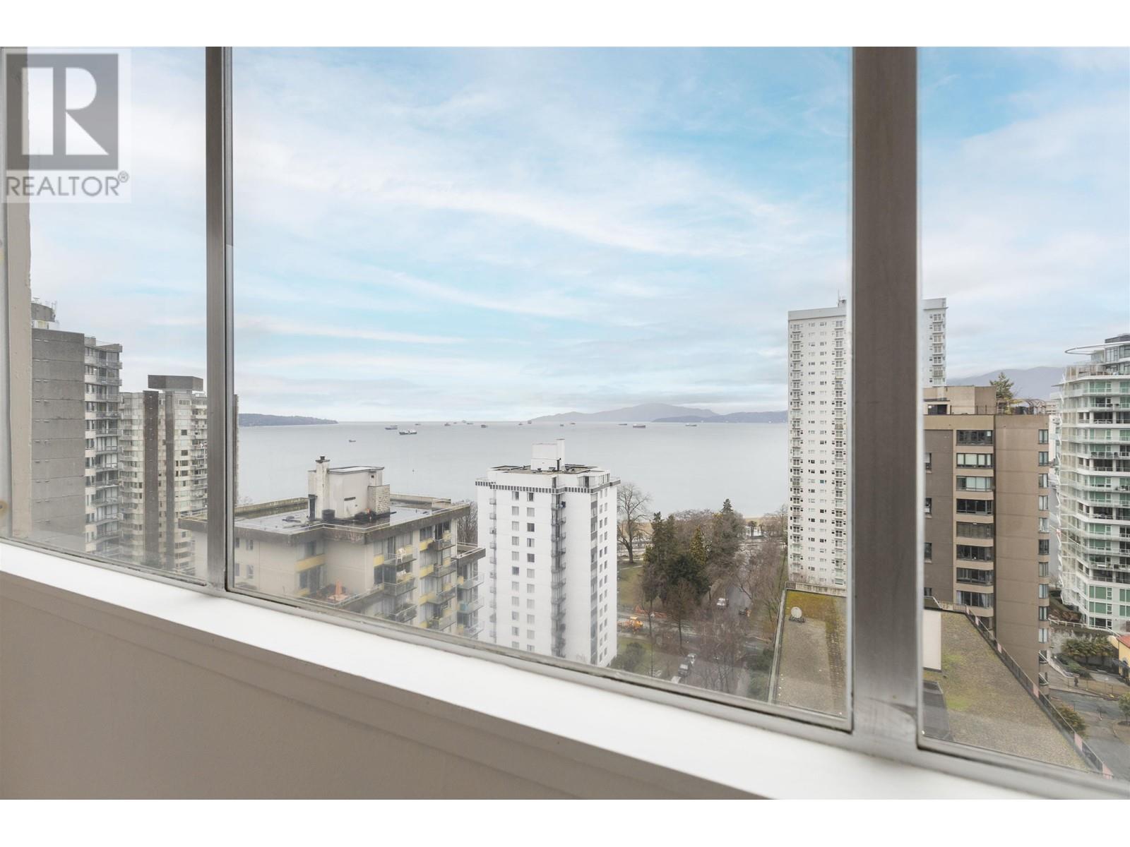 Listing Picture 11 of 22 : 1701 1251 CARDERO STREET, Vancouver / 溫哥華 - 魯藝地產 Yvonne Lu Group - MLS Medallion Club Member