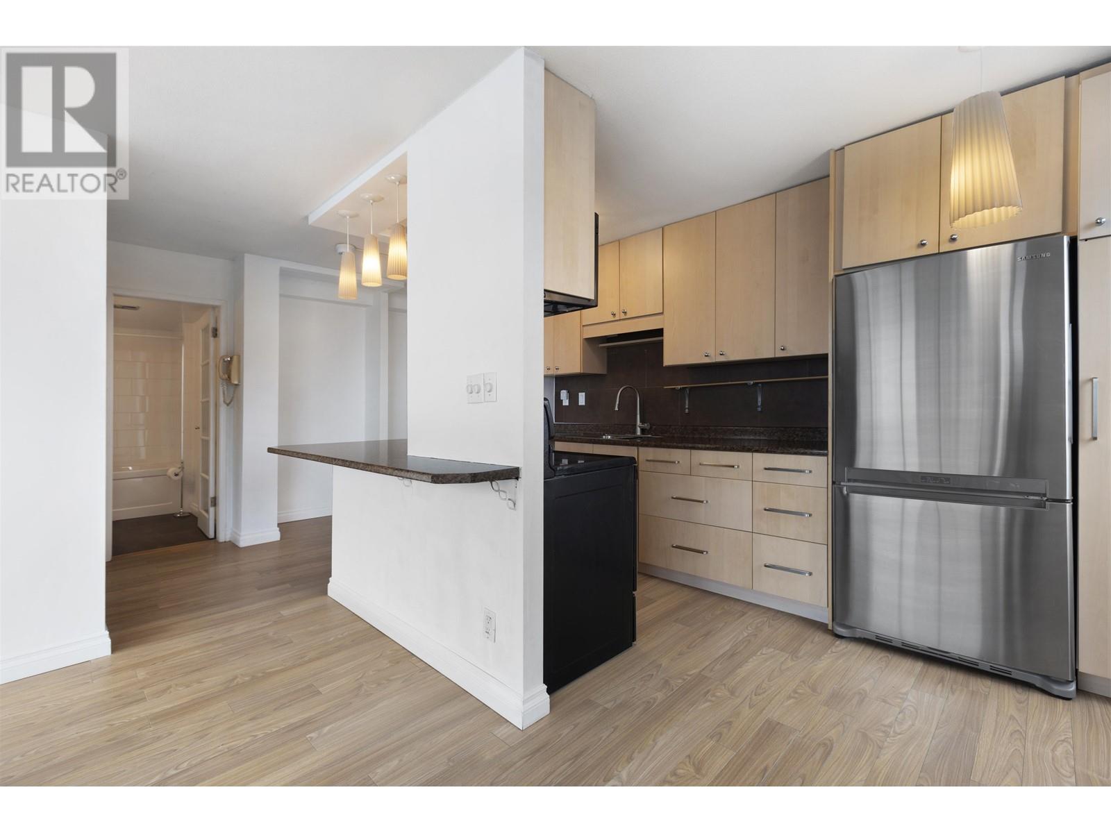 Listing Picture 18 of 22 : 1701 1251 CARDERO STREET, Vancouver / 溫哥華 - 魯藝地產 Yvonne Lu Group - MLS Medallion Club Member