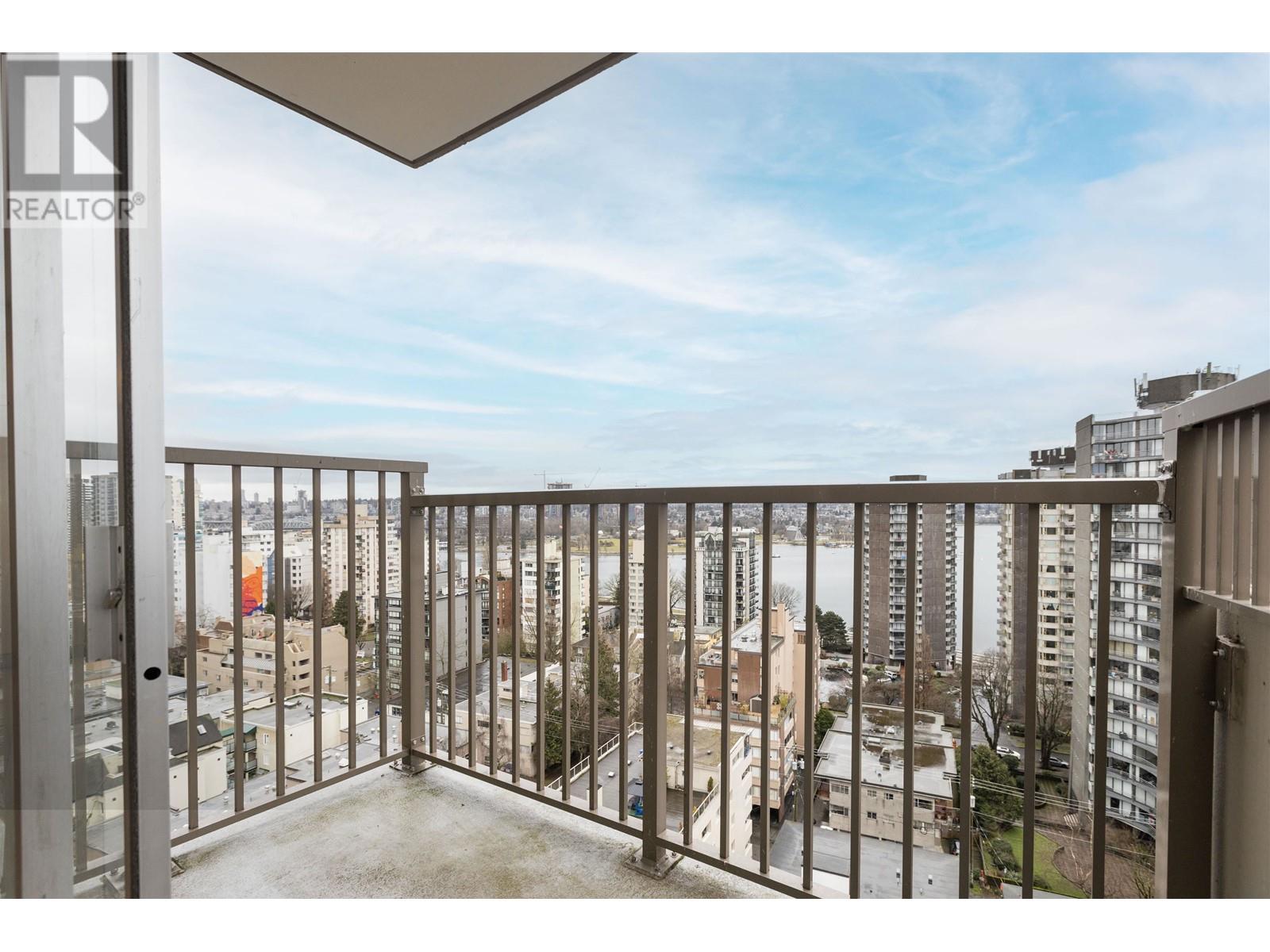 Listing Picture 4 of 22 : 1701 1251 CARDERO STREET, Vancouver / 溫哥華 - 魯藝地產 Yvonne Lu Group - MLS Medallion Club Member