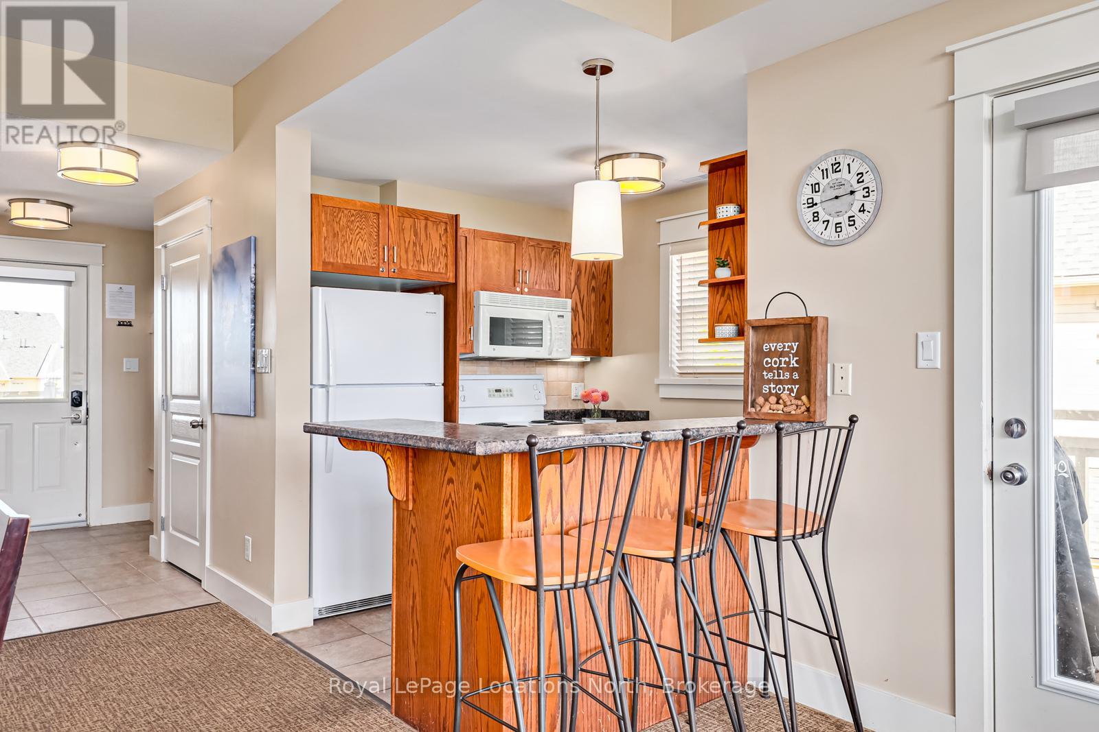 221 - 125 Fairway Court, Blue Mountains, Ontario  L9Y 0P8 - Photo 6 - X12002543