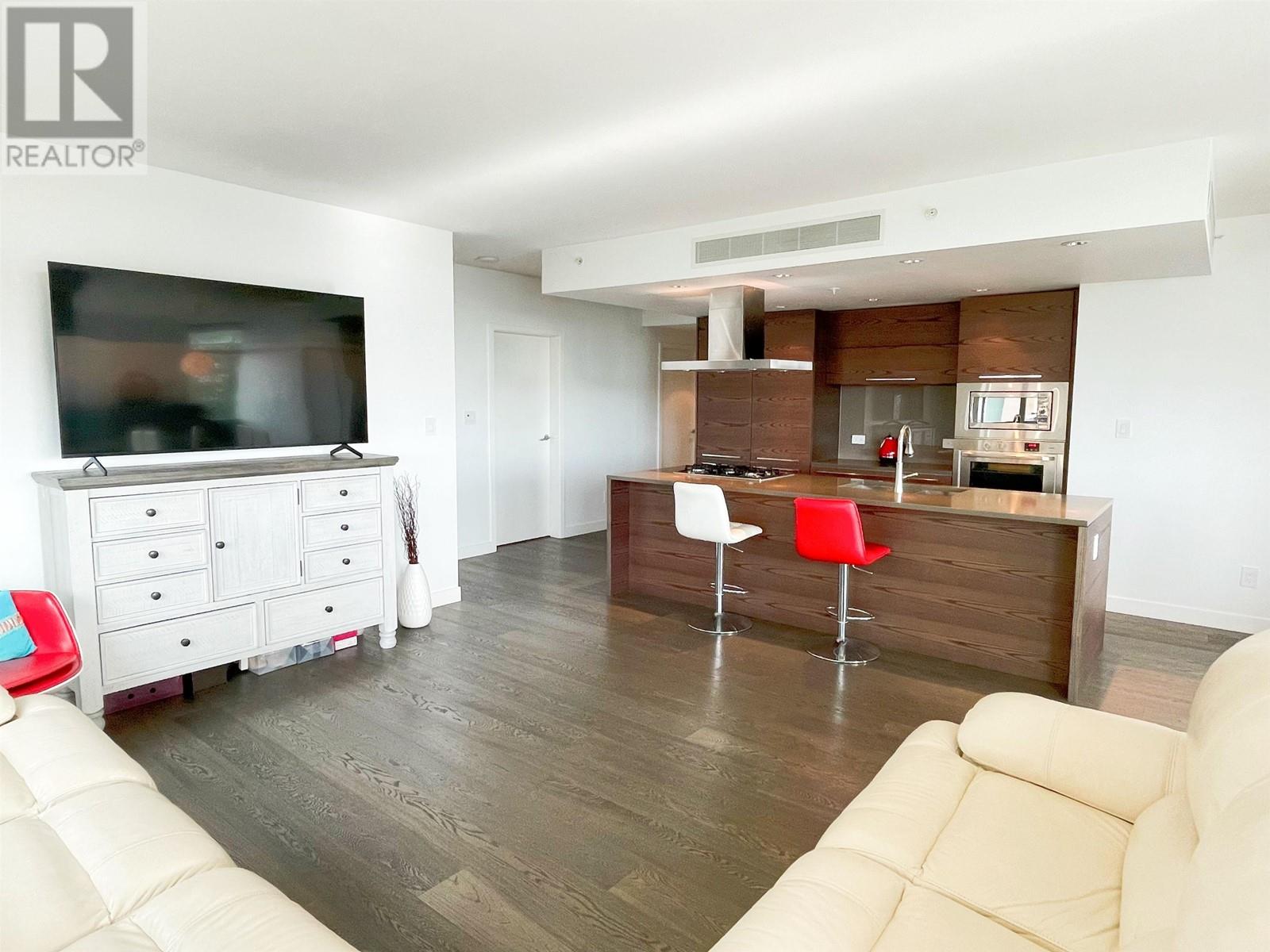 Listing Picture 4 of 17 : 902 5782 BERTON AVENUE, Vancouver / 溫哥華 - 魯藝地產 Yvonne Lu Group - MLS Medallion Club Member