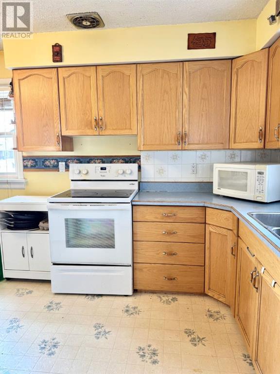 Property at 4904 53 Avenue image 5