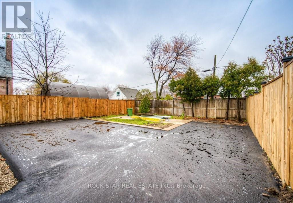 Main - 649 Upper Sherman Avenue, Hamilton, Ontario  L8V 3M4 - Photo 16 - X12002632
