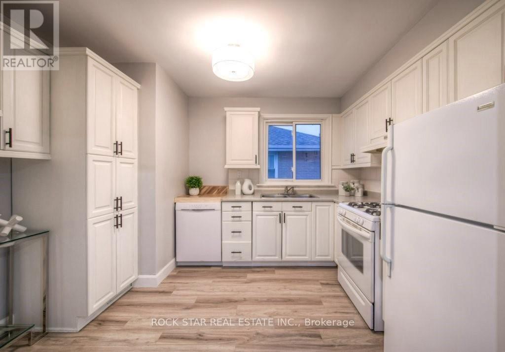 Main - 649 Upper Sherman Avenue, Hamilton, Ontario  L8V 3M4 - Photo 8 - X12002632
