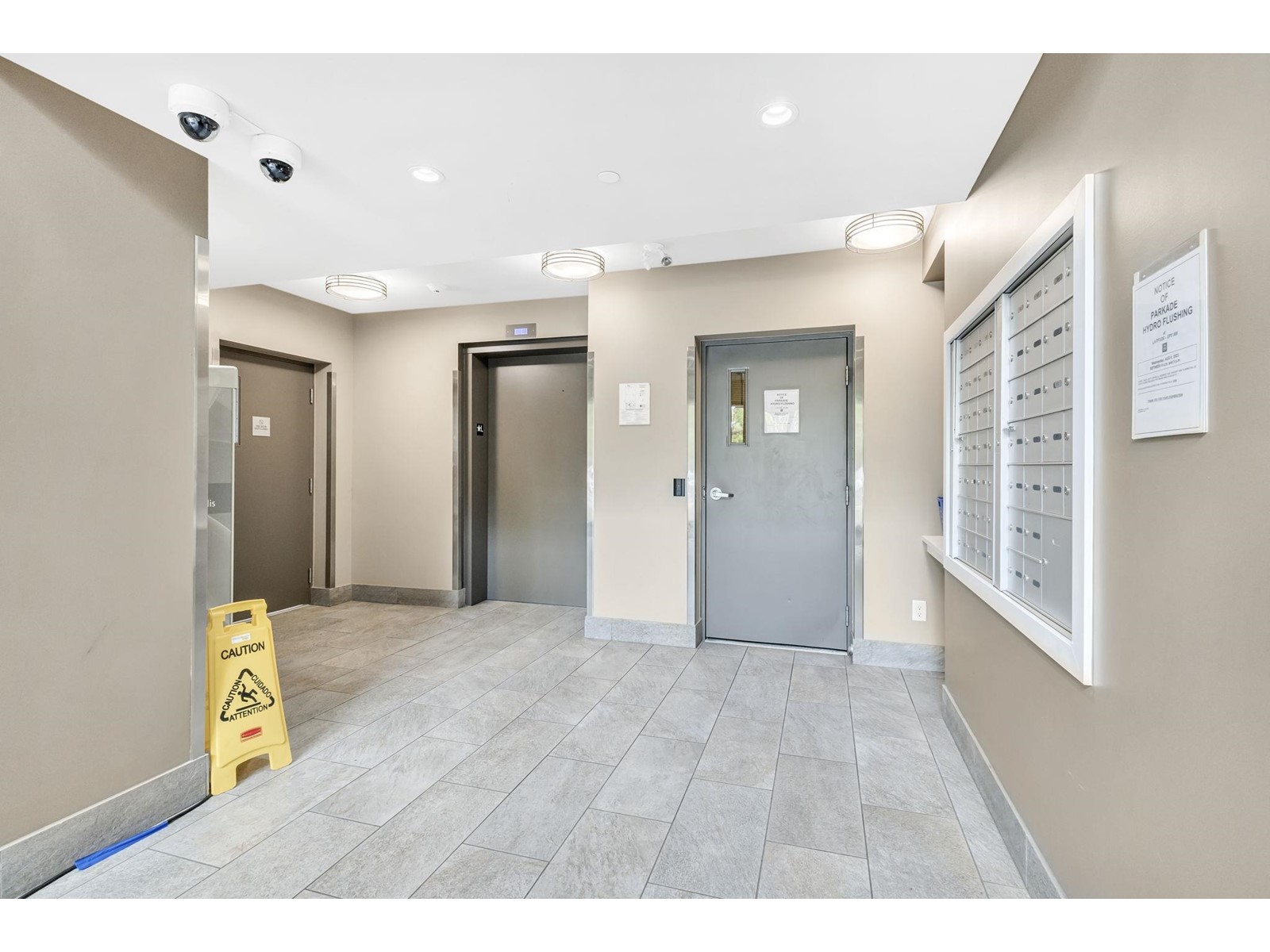 Property at 413 14358 60 AVENUE image 3