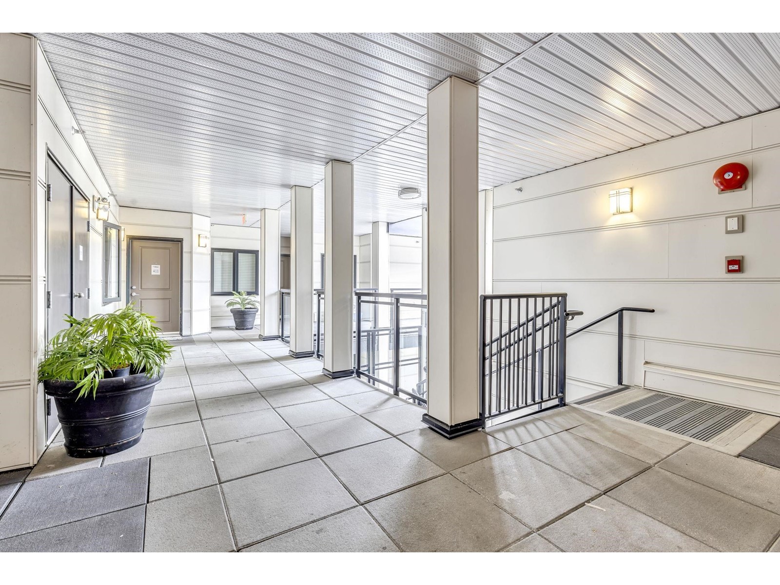 Property at 413 14358 60 AVENUE image 4