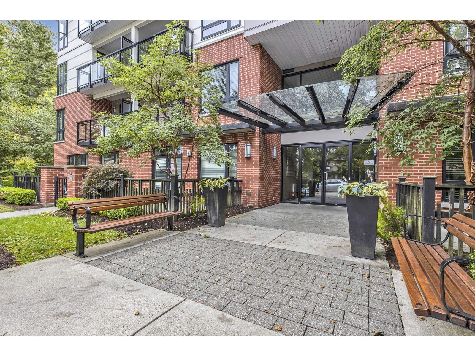 Property at 413 14358 60 AVENUE image 2