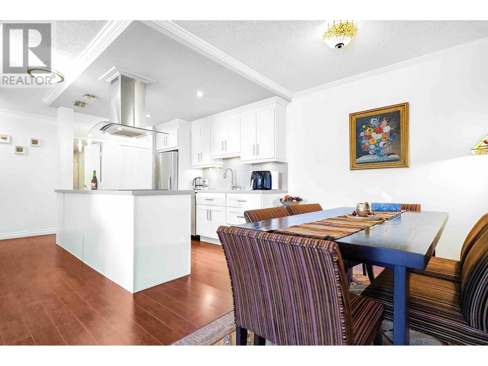 306 2020 FULLERTON AVENUE, north vancouver, British Columbia