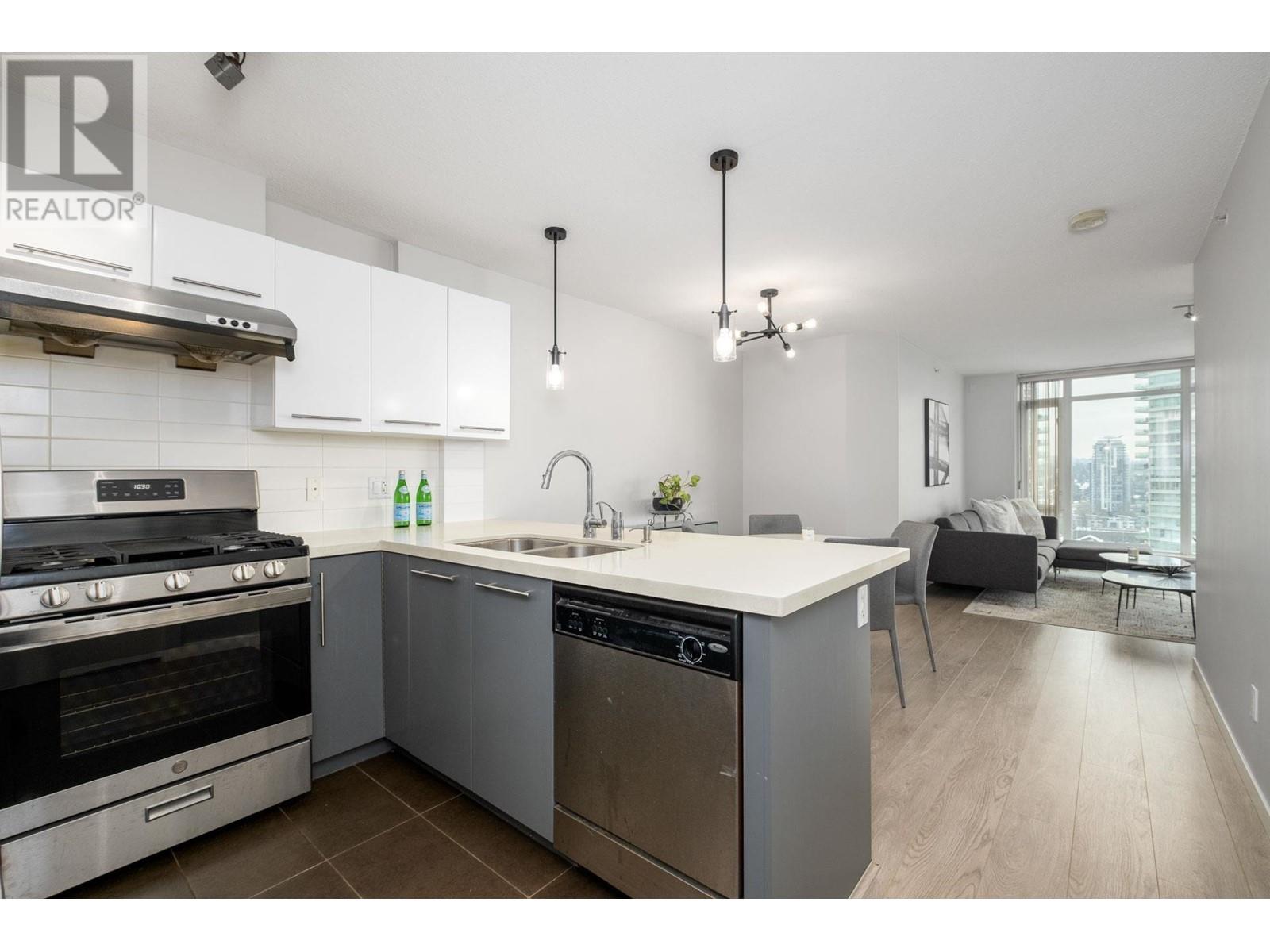 Listing Picture 9 of 16 : 1906 2133 DOUGLAS ROAD, Burnaby / 本拿比 - 魯藝地產 Yvonne Lu Group - MLS Medallion Club Member
