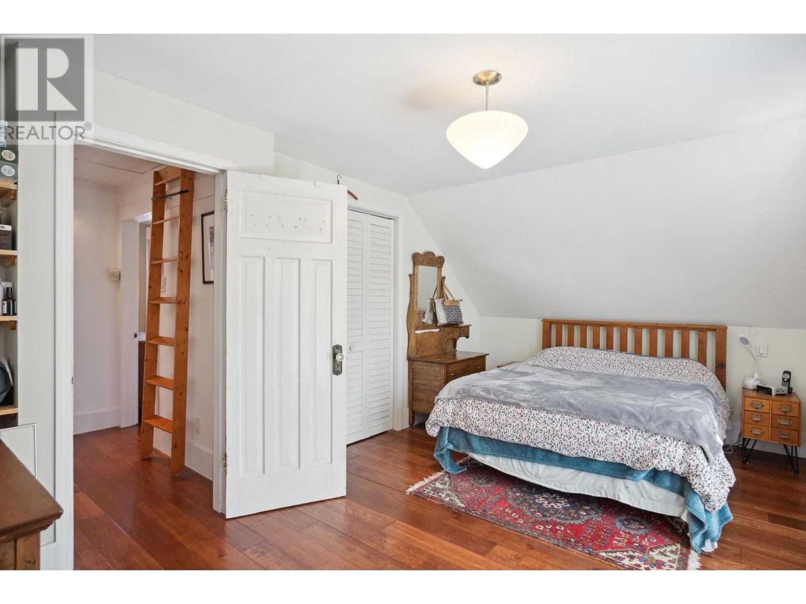 Listing Picture 15 of 35 : 2263 W 14TH AVENUE, Vancouver / 溫哥華 - 魯藝地產 Yvonne Lu Group - MLS Medallion Club Member